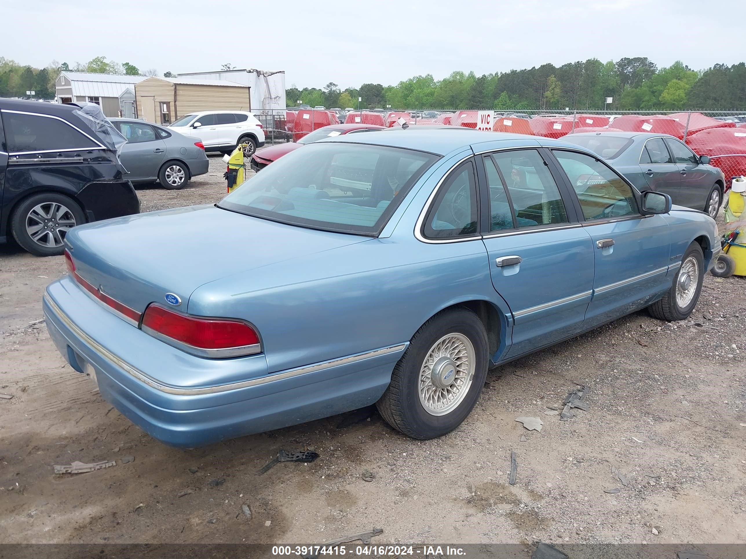 Photo 3 VIN: 2FALP74W6RX175485 - FORD CROWN VICTORIA 