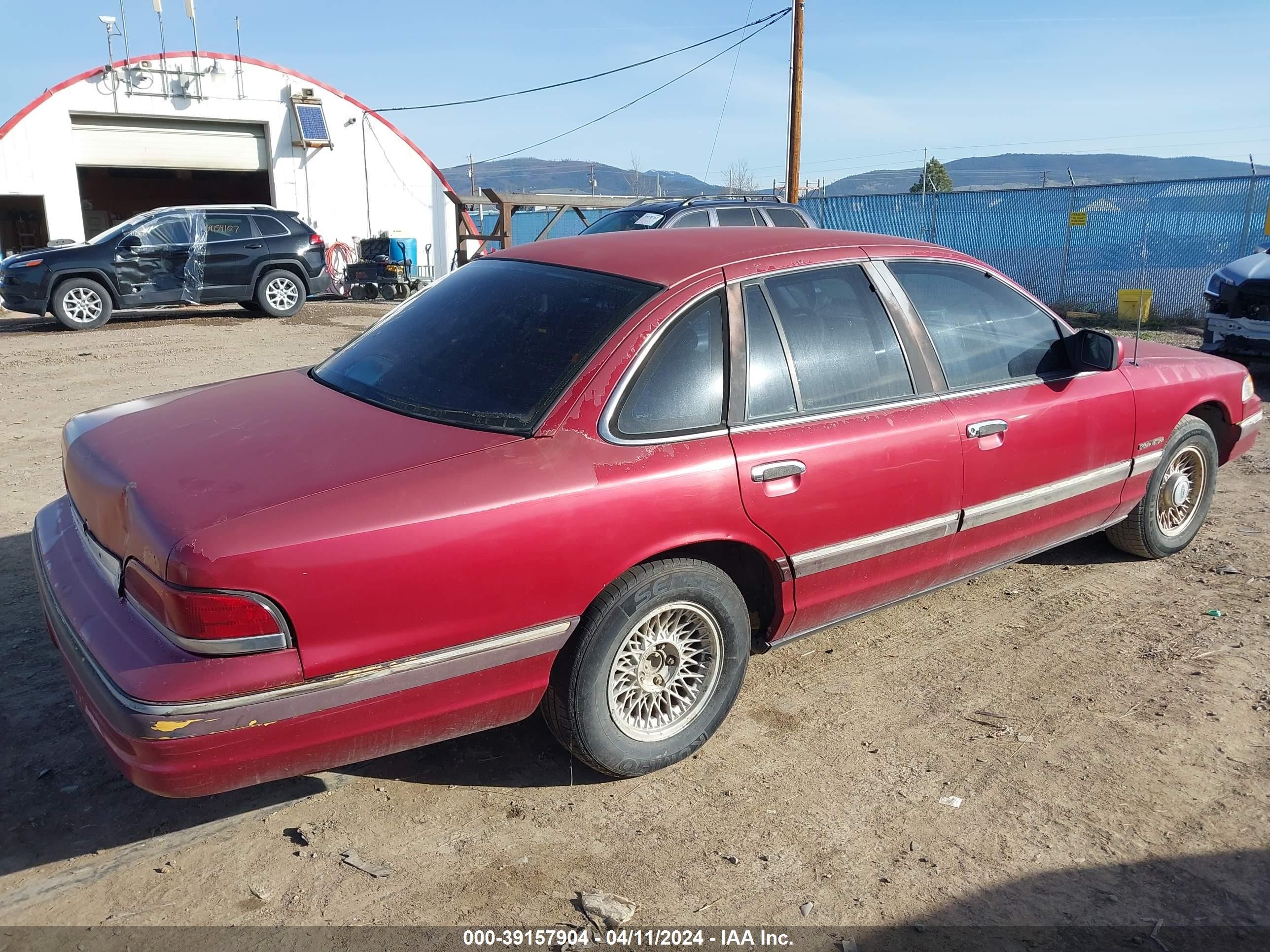 Photo 3 VIN: 2FALP74W7RX134573 - FORD CROWN VICTORIA 