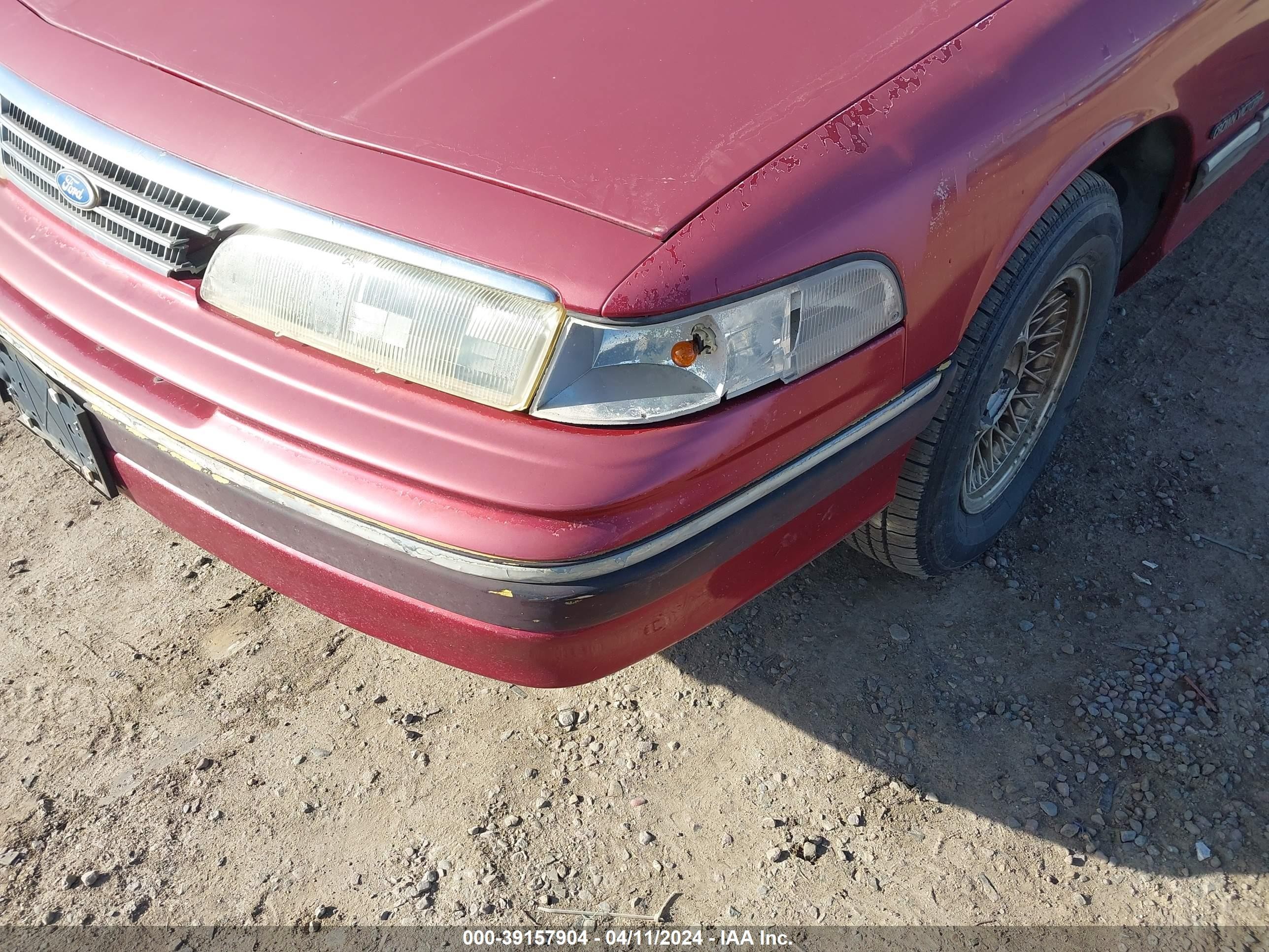 Photo 5 VIN: 2FALP74W7RX134573 - FORD CROWN VICTORIA 