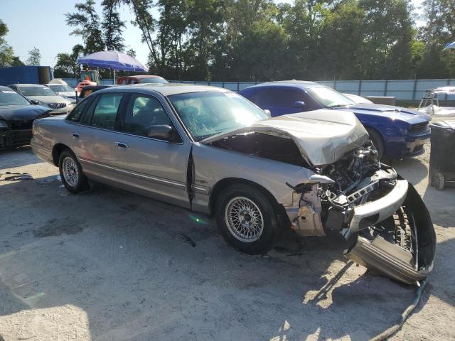 Photo 3 VIN: 2FALP74W7SX139343 - FORD CROWN VIC 