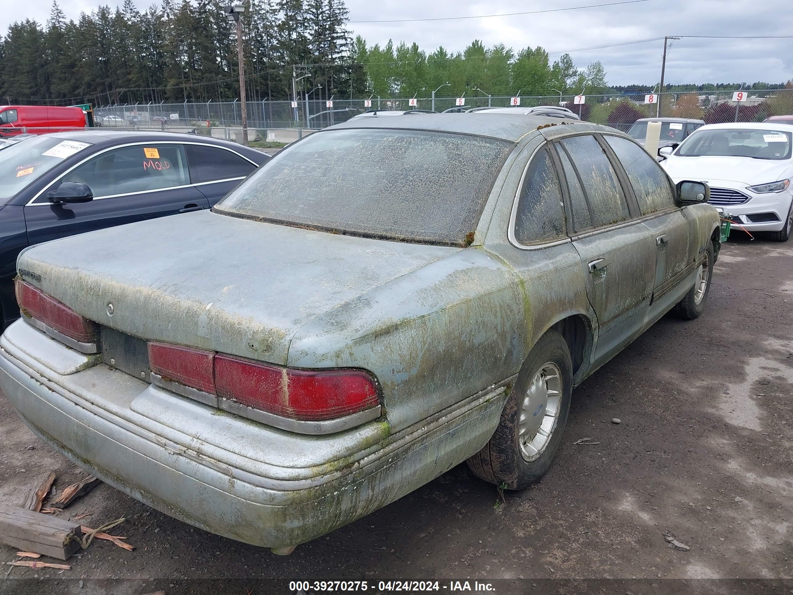 Photo 3 VIN: 2FALP74W8SX145202 - FORD CROWN VICTORIA 