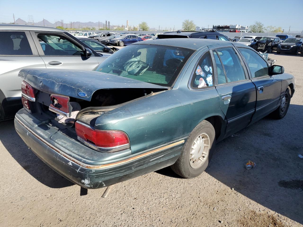 Photo 2 VIN: 2FALP74W9SX128666 - FORD CROWN VICTORIA 