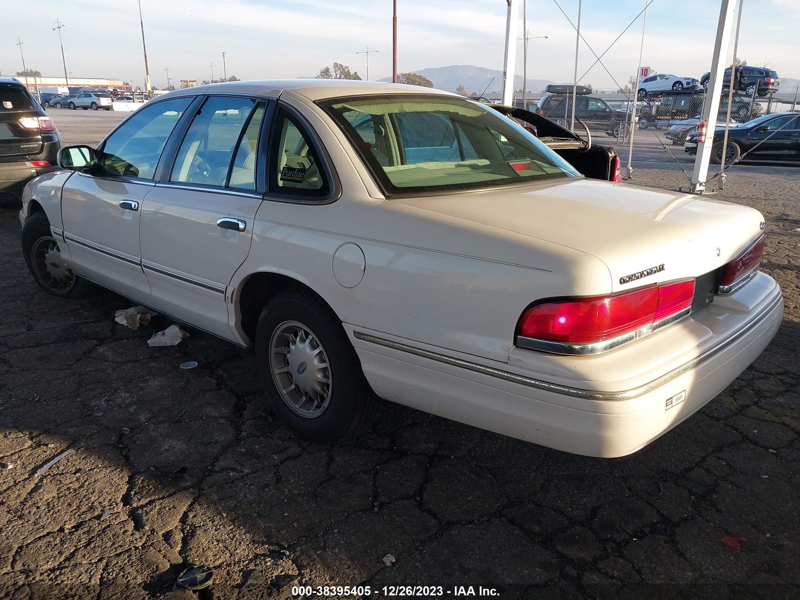 Photo 2 VIN: 2FALP74W9TX200144 - FORD CROWN VICTORIA 