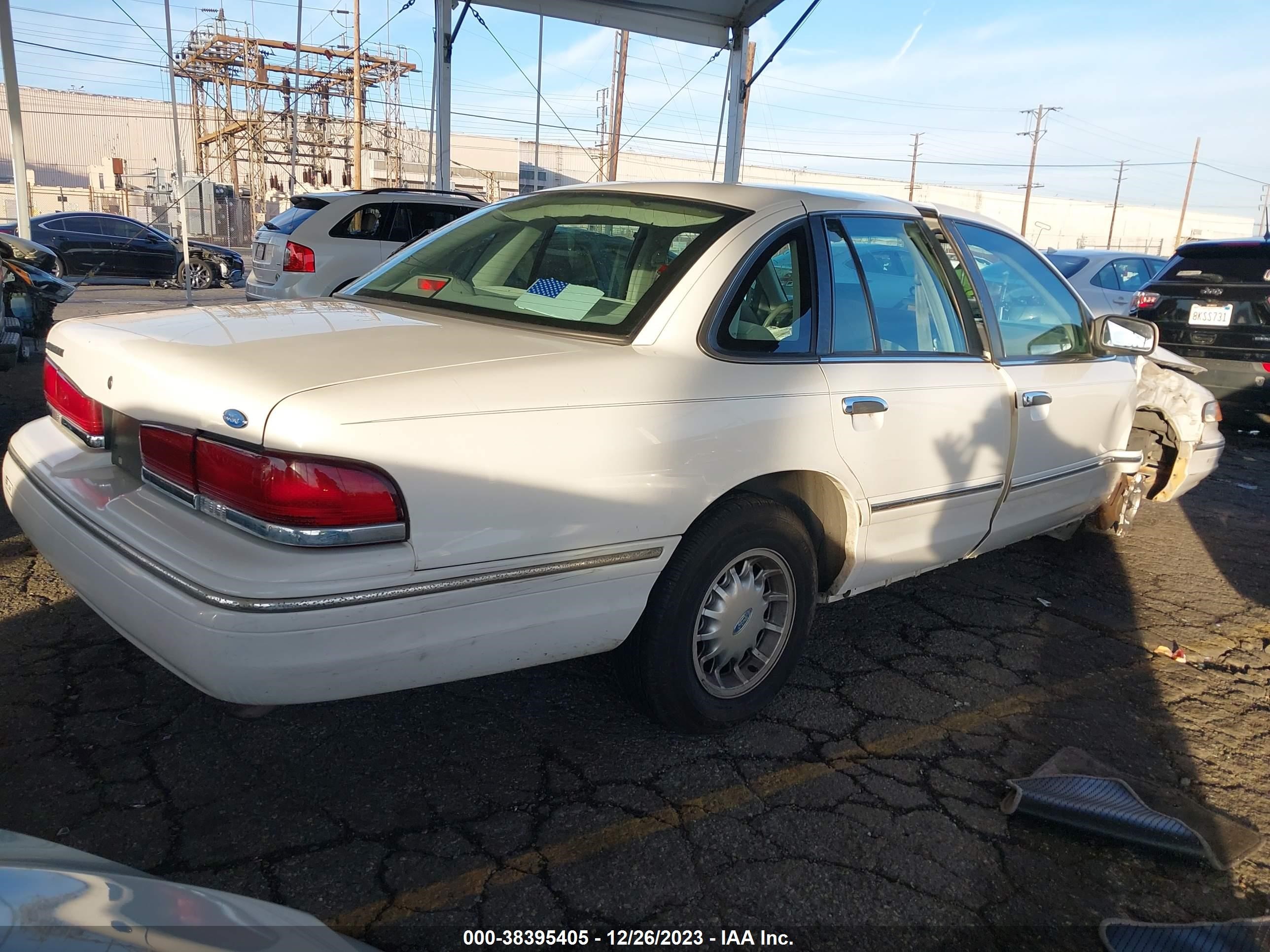 Photo 3 VIN: 2FALP74W9TX200144 - FORD CROWN VICTORIA 