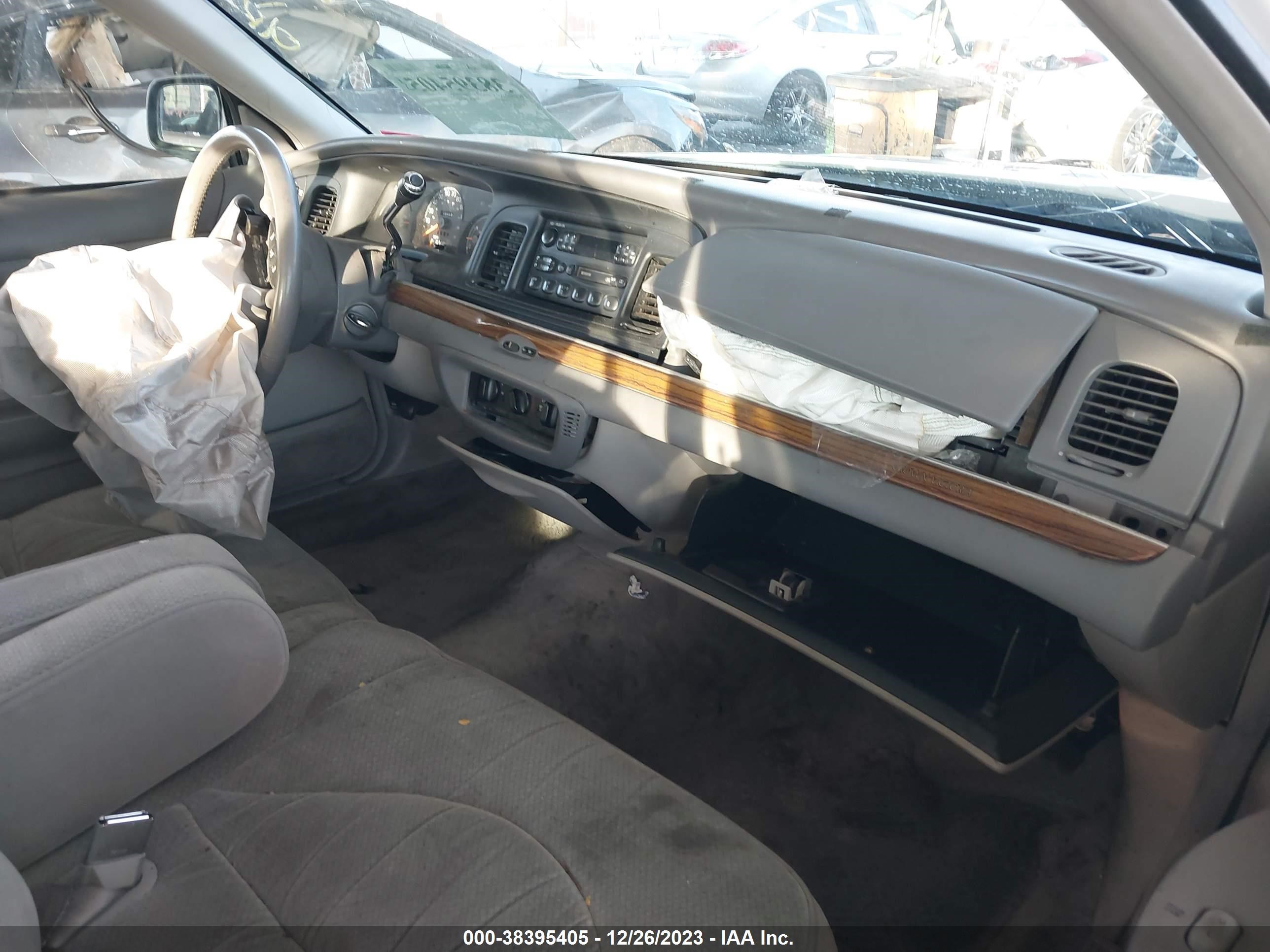 Photo 4 VIN: 2FALP74W9TX200144 - FORD CROWN VICTORIA 