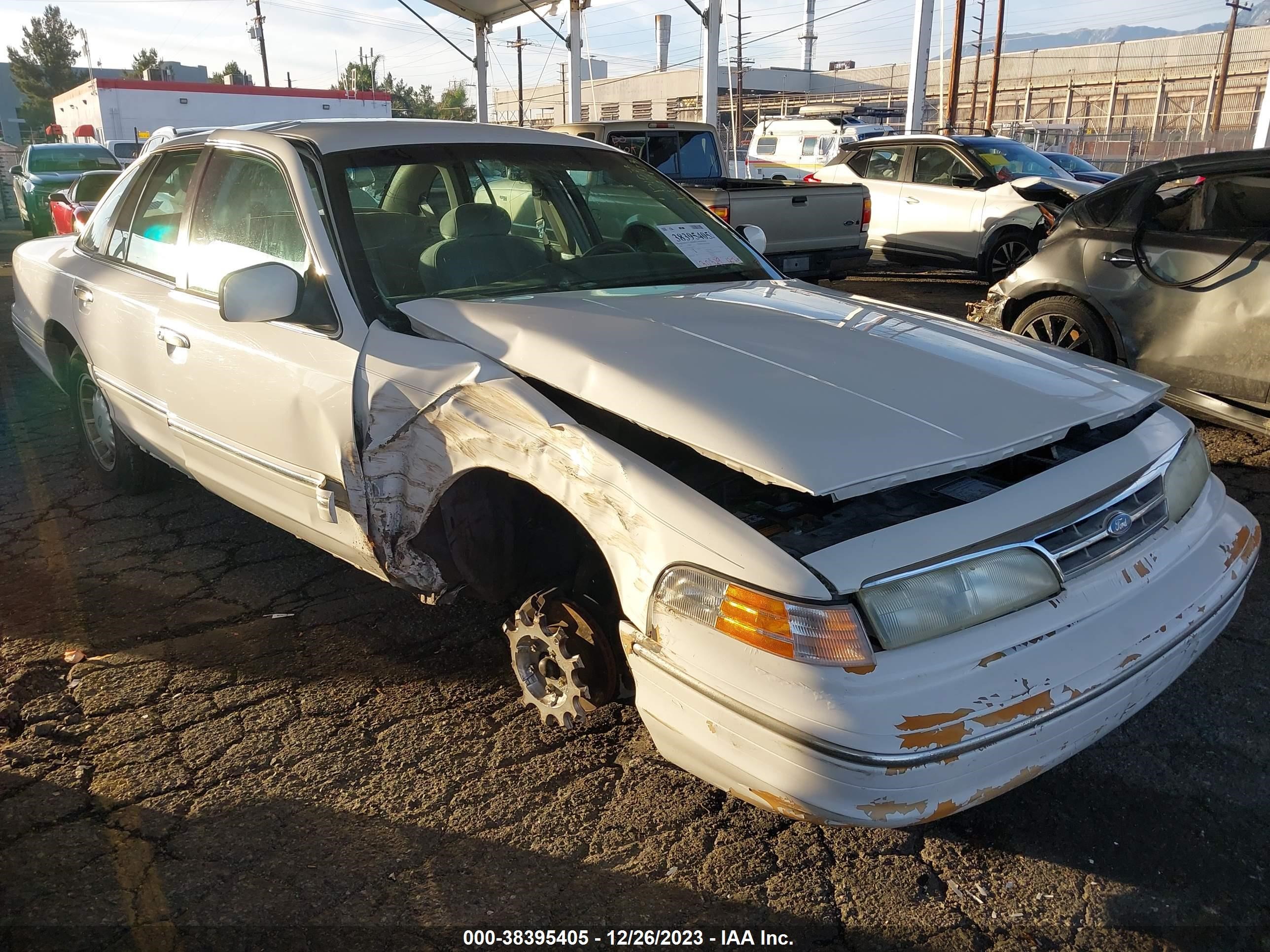 Photo 5 VIN: 2FALP74W9TX200144 - FORD CROWN VICTORIA 