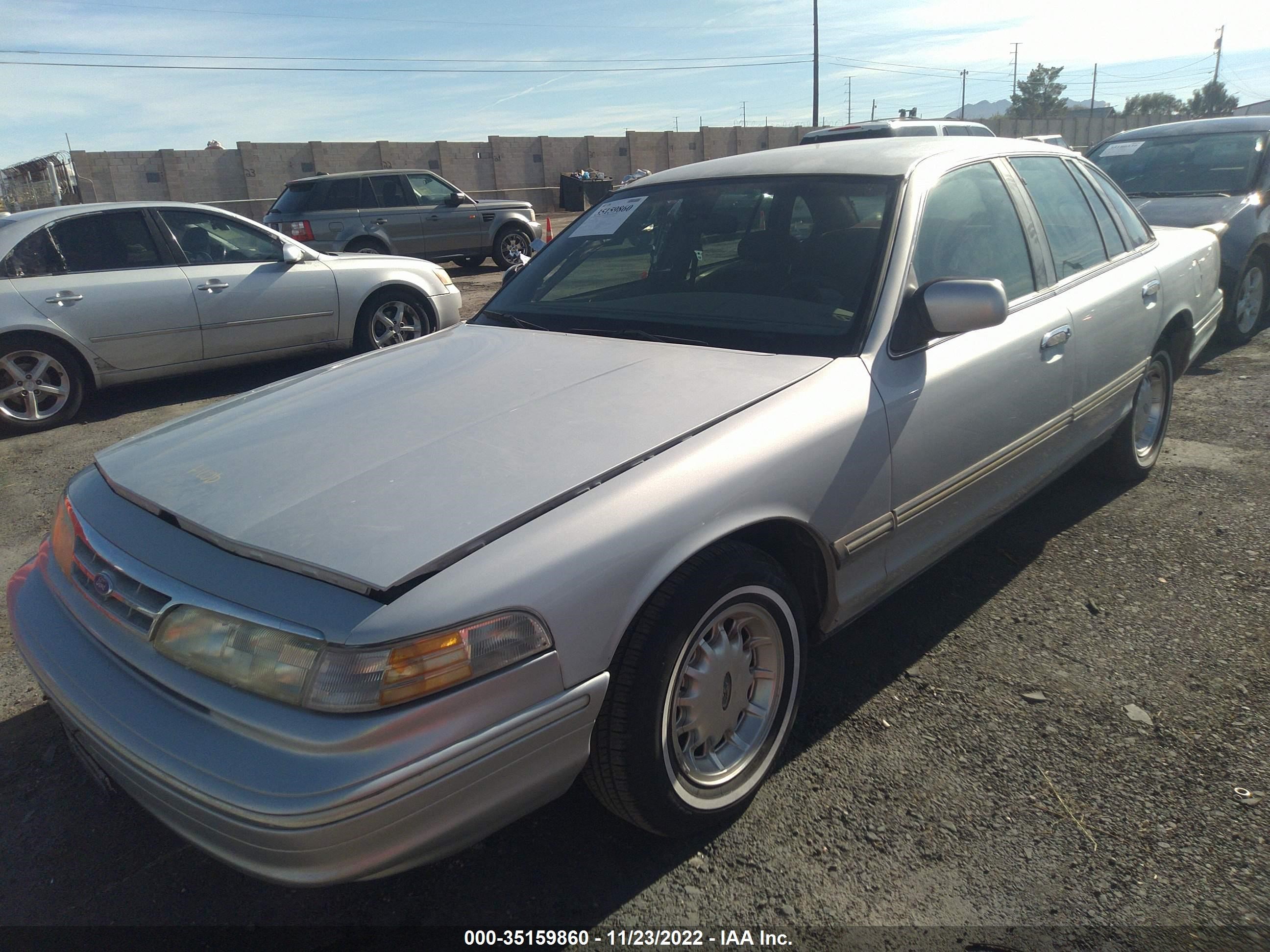 Photo 1 VIN: 2FALP74WXTX138009 - FORD CROWN VICTORIA 