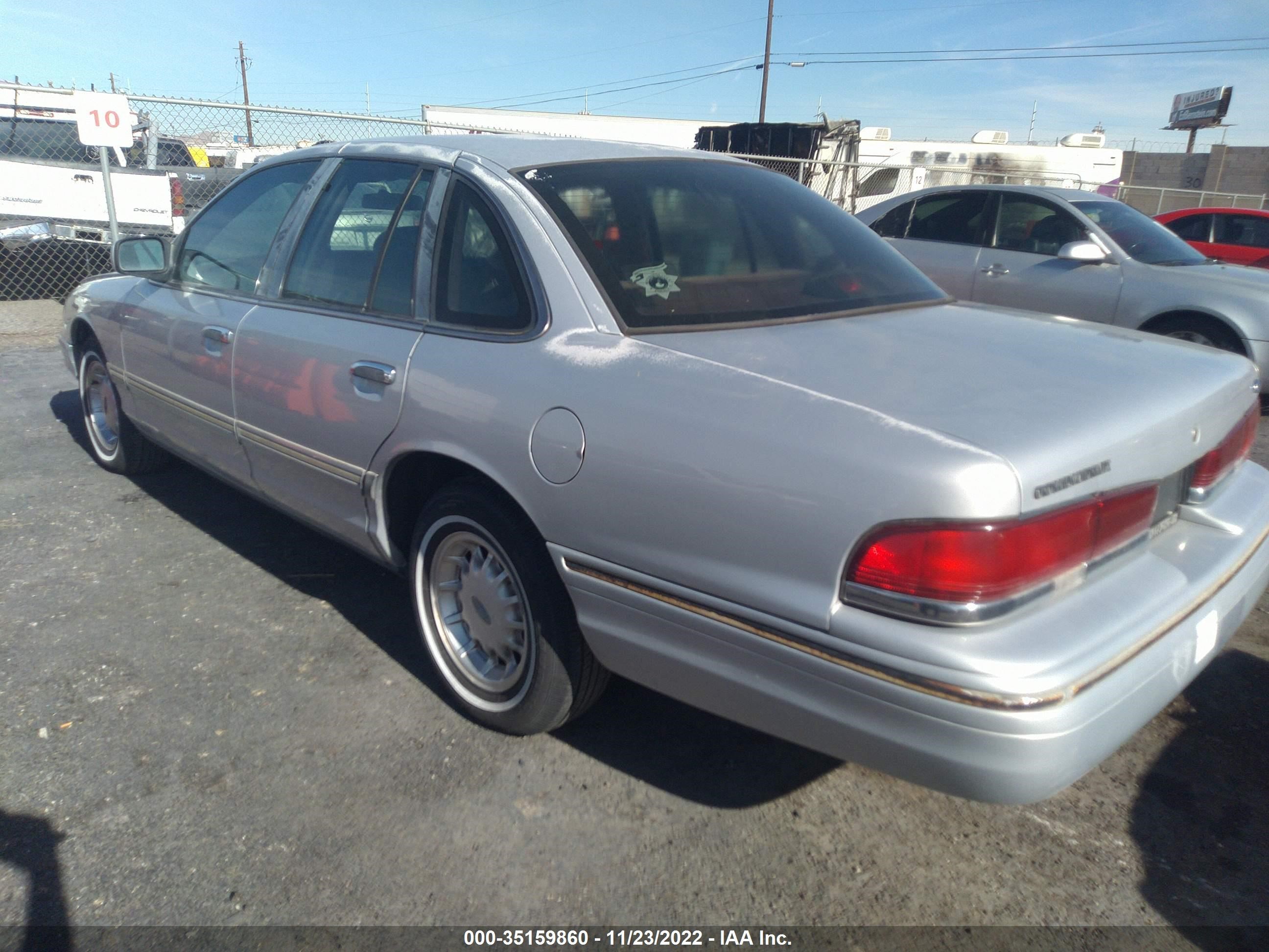 Photo 2 VIN: 2FALP74WXTX138009 - FORD CROWN VICTORIA 