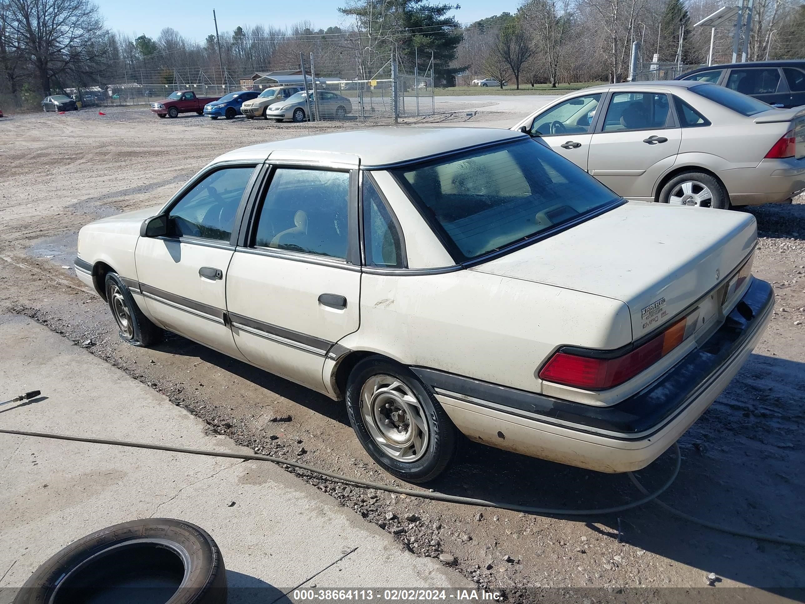 Photo 2 VIN: 2FAPP36X3LB162066 - FORD TEMPO 