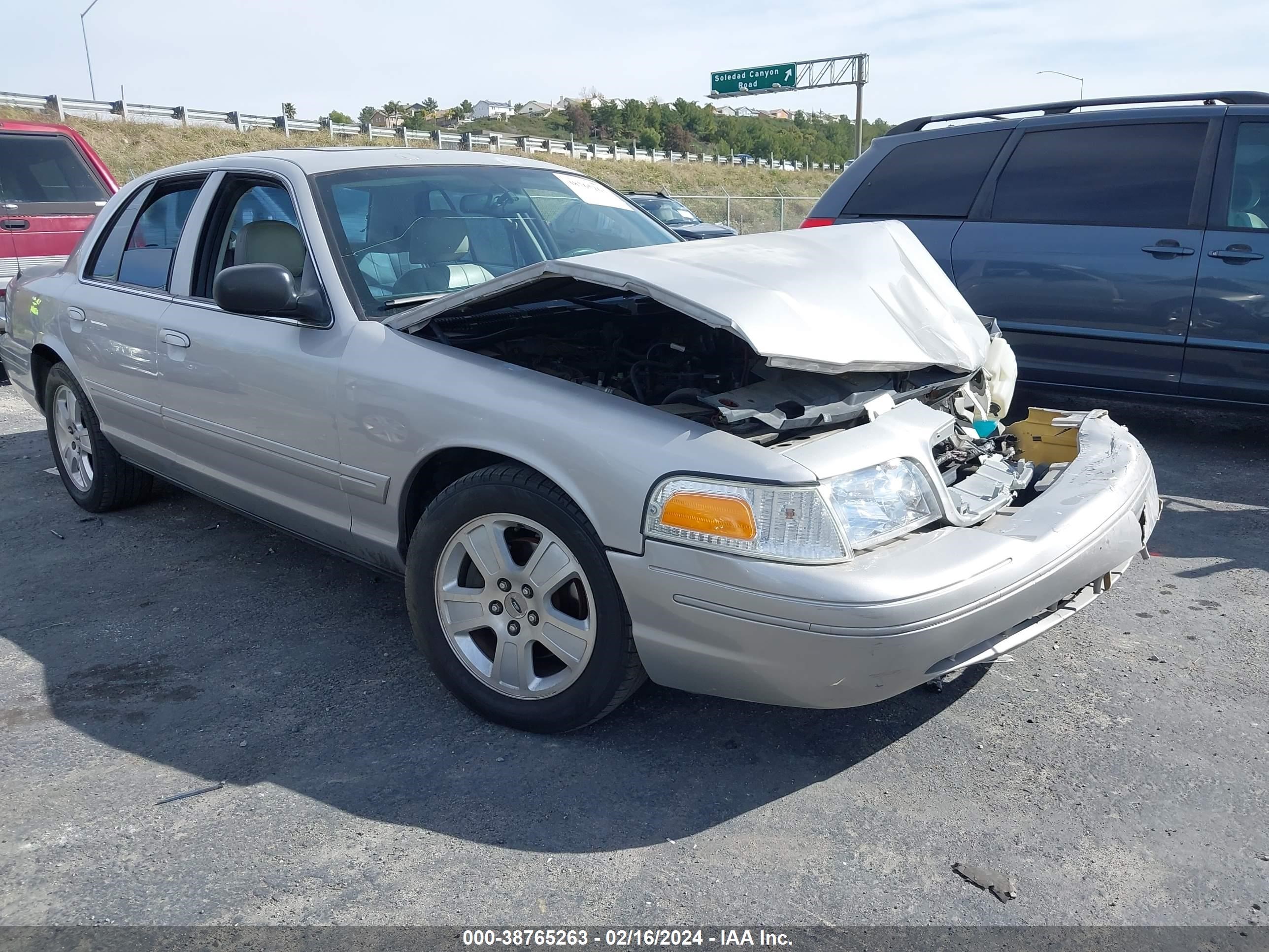 Photo 0 VIN: 2FDHP74W85X146007 - FORD CROWN VICTORIA 