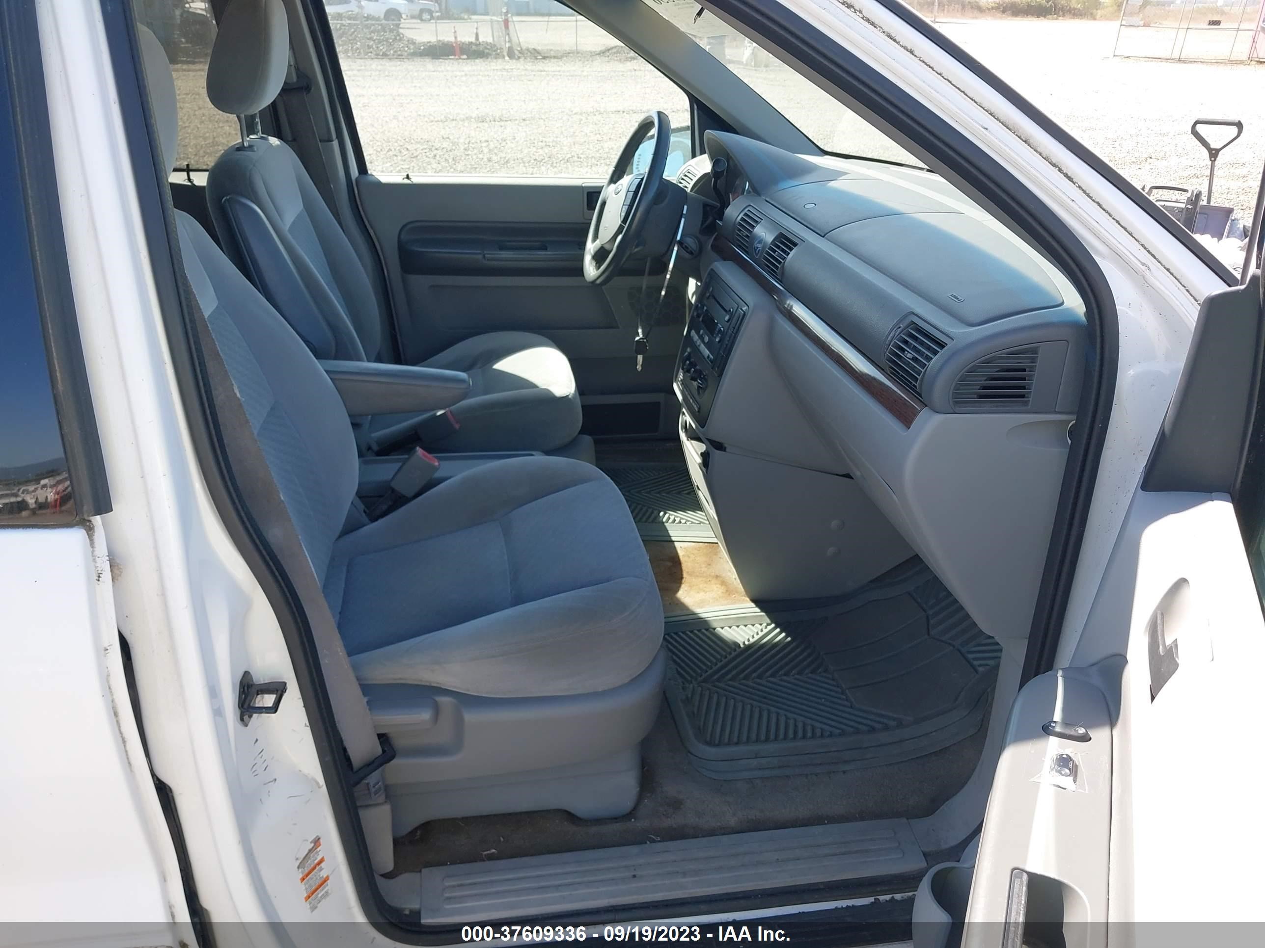 Photo 4 VIN: 2FMDA52264BA28816 - FORD FREESTAR 