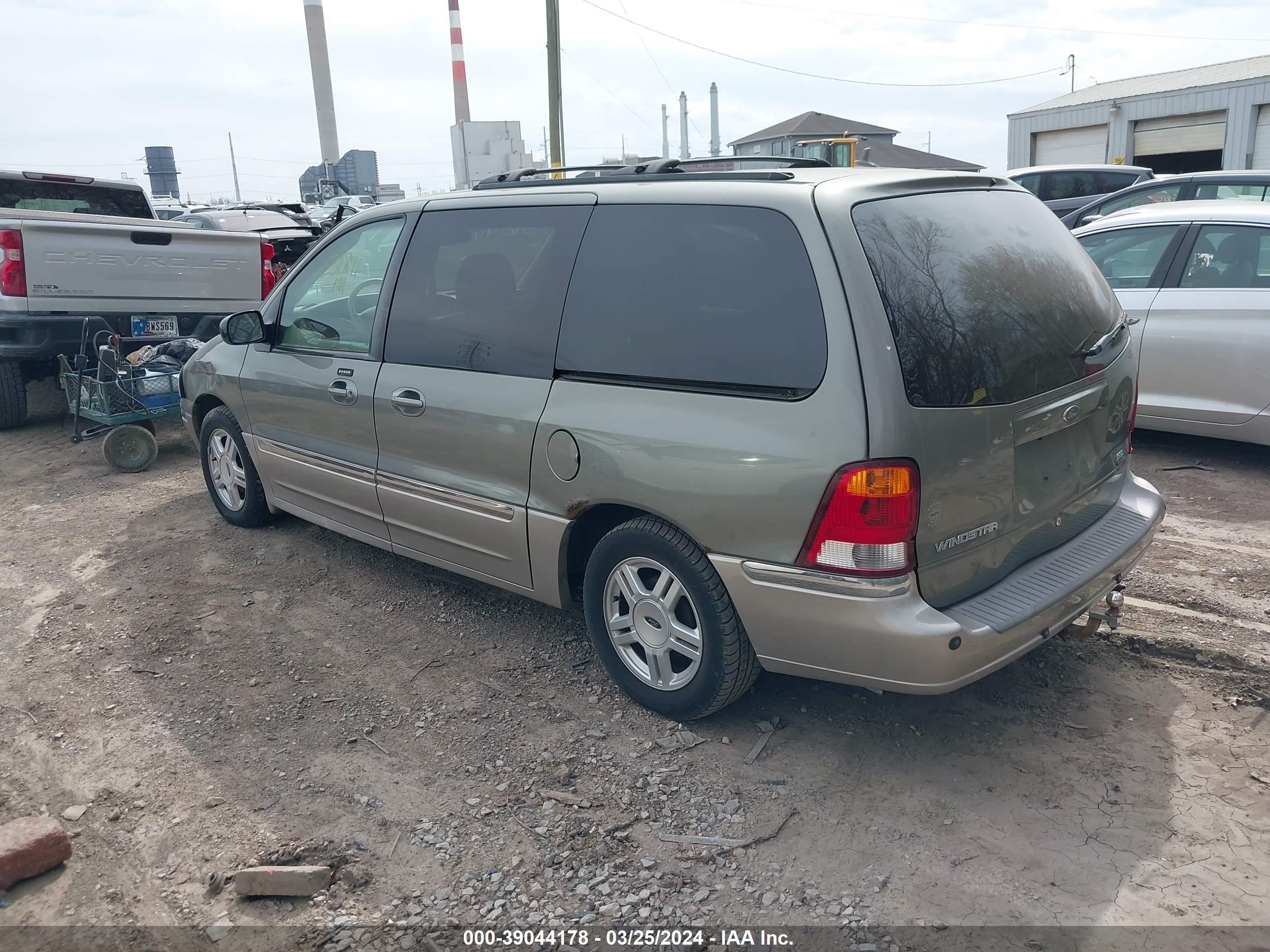 Photo 2 VIN: 2FMDA53483BA66241 - FORD WINDSTAR 