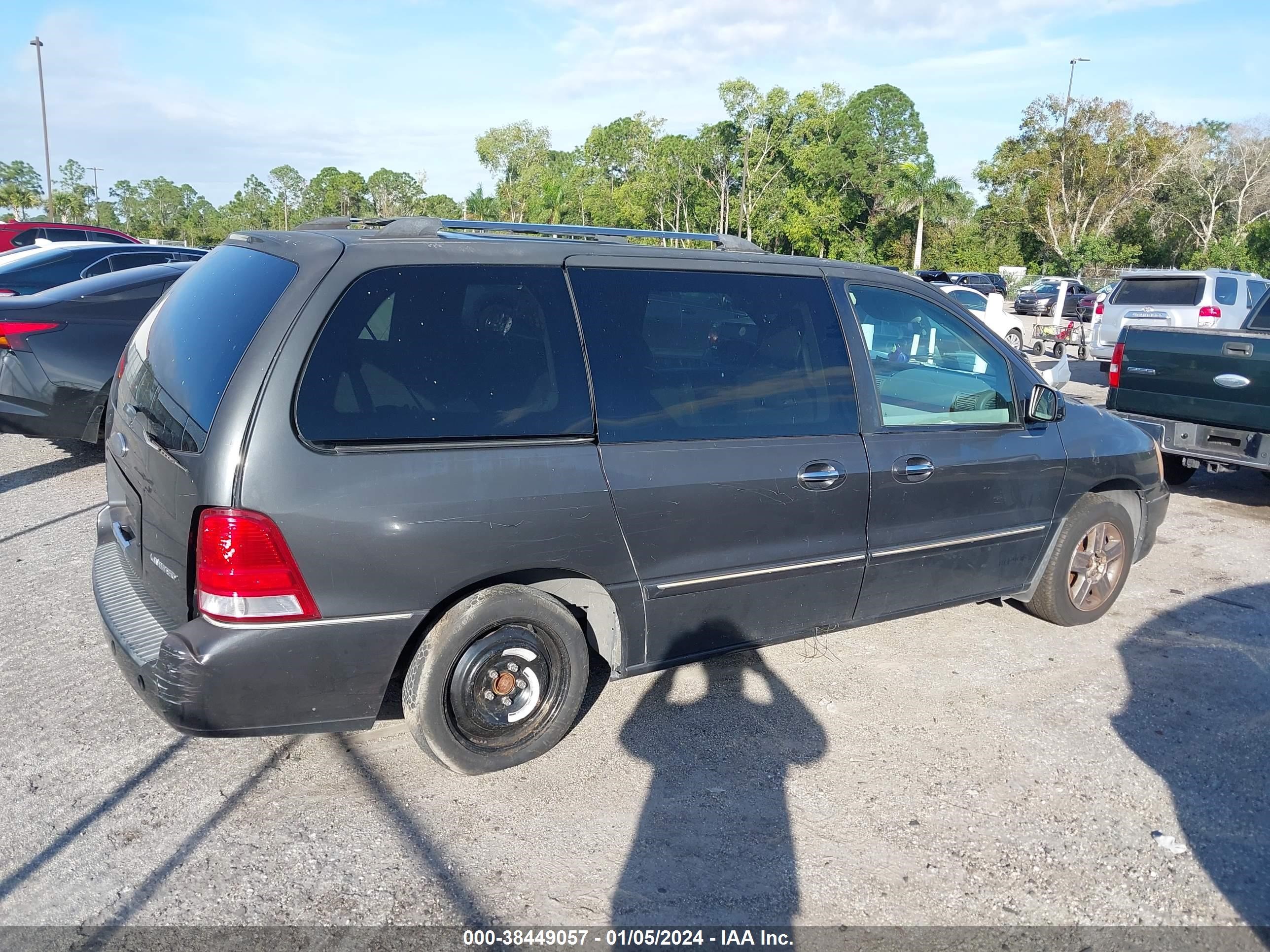 Photo 3 VIN: 2FMDA58247BA19494 - FORD FREESTAR 