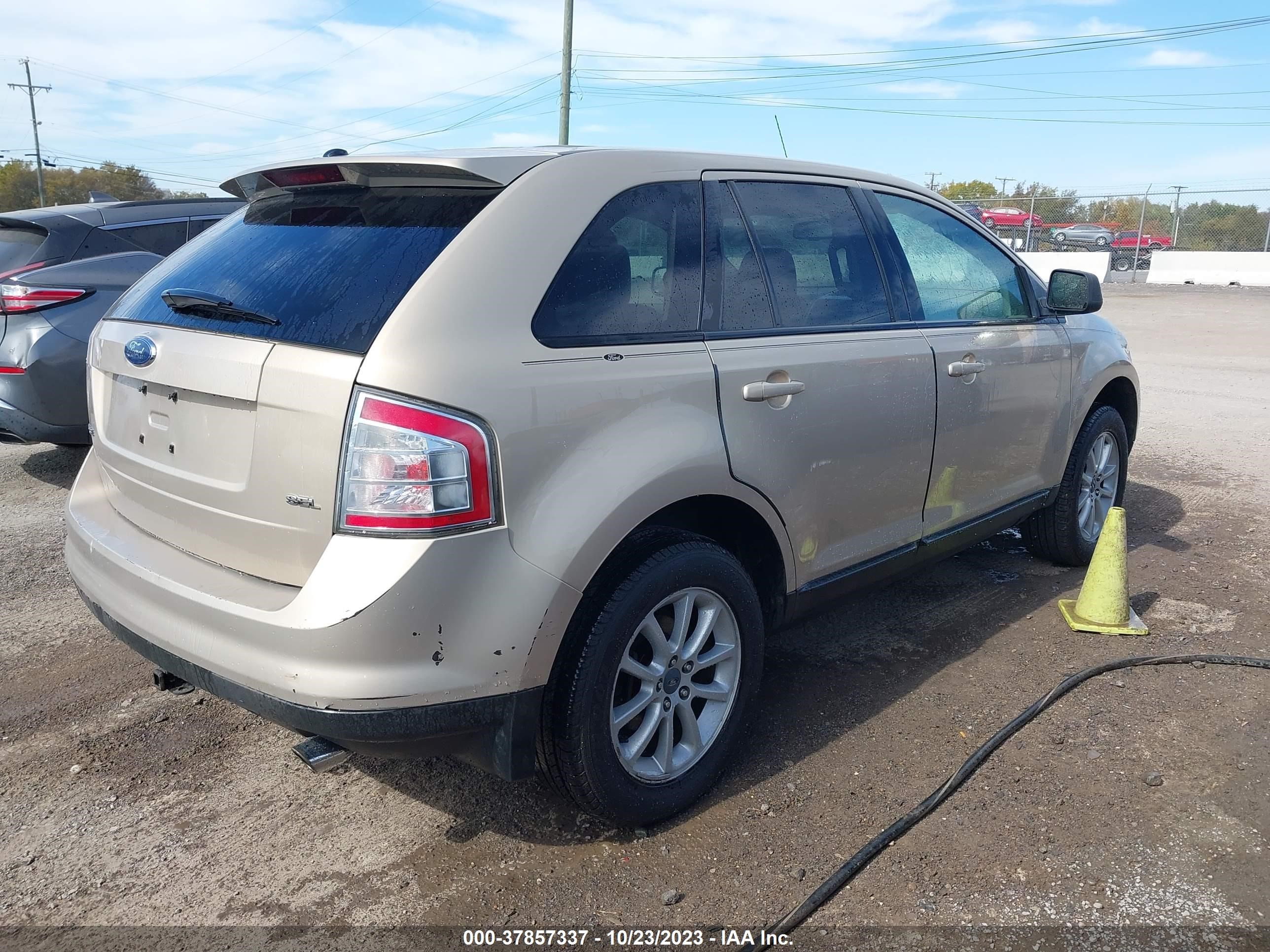 Photo 3 VIN: 2FMDK38C37BA82757 - FORD EDGE 