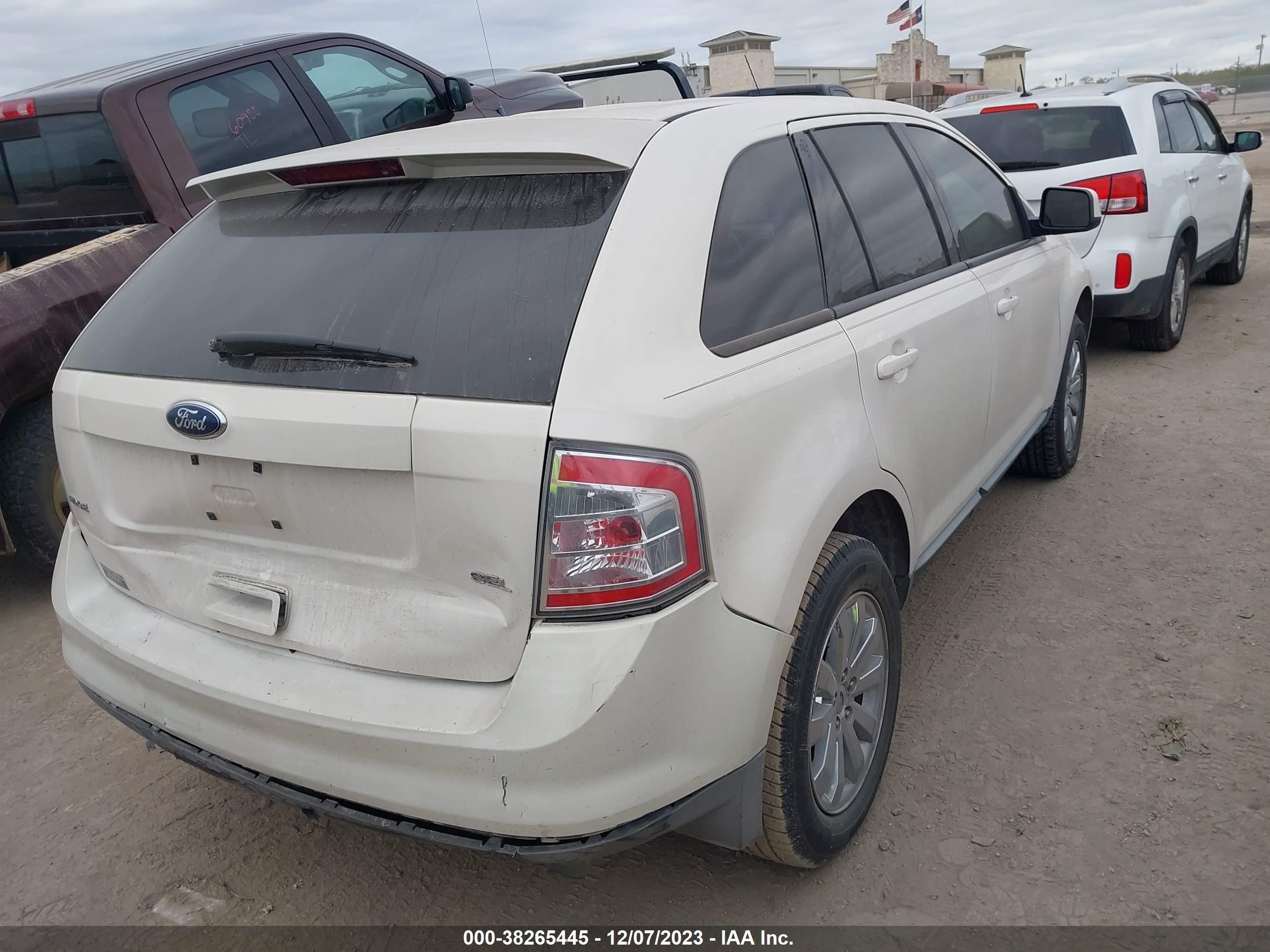 Photo 3 VIN: 2FMDK38C58BB42538 - FORD EDGE 