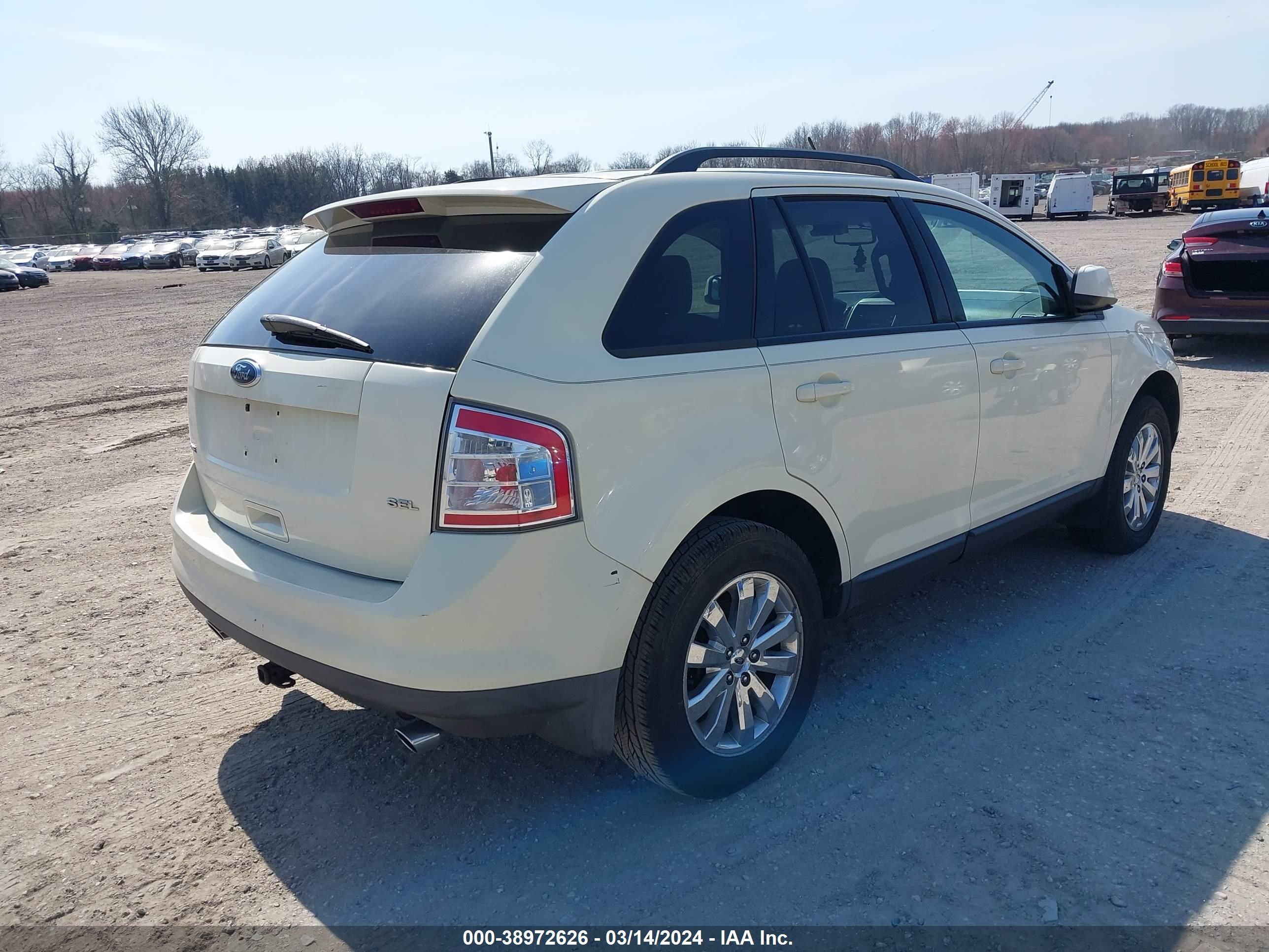 Photo 3 VIN: 2FMDK38C98BA13931 - FORD EDGE 