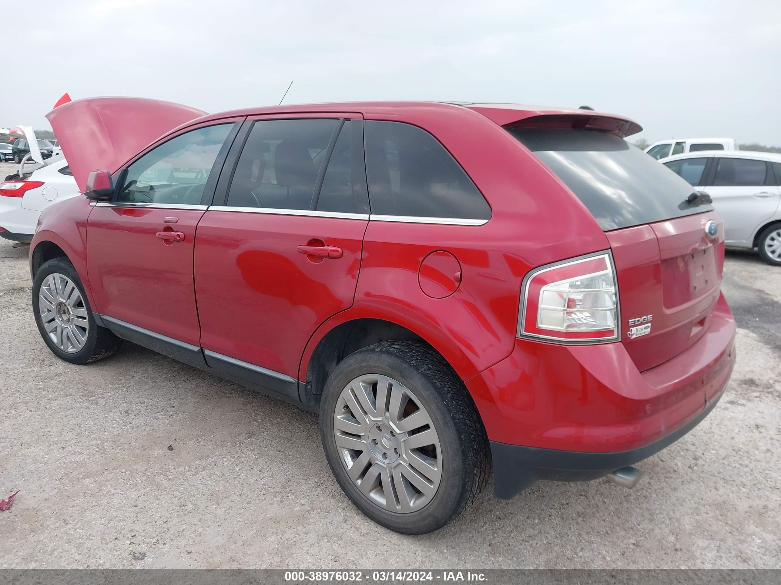 Photo 2 VIN: 2FMDK39C18BA31919 - FORD EDGE 