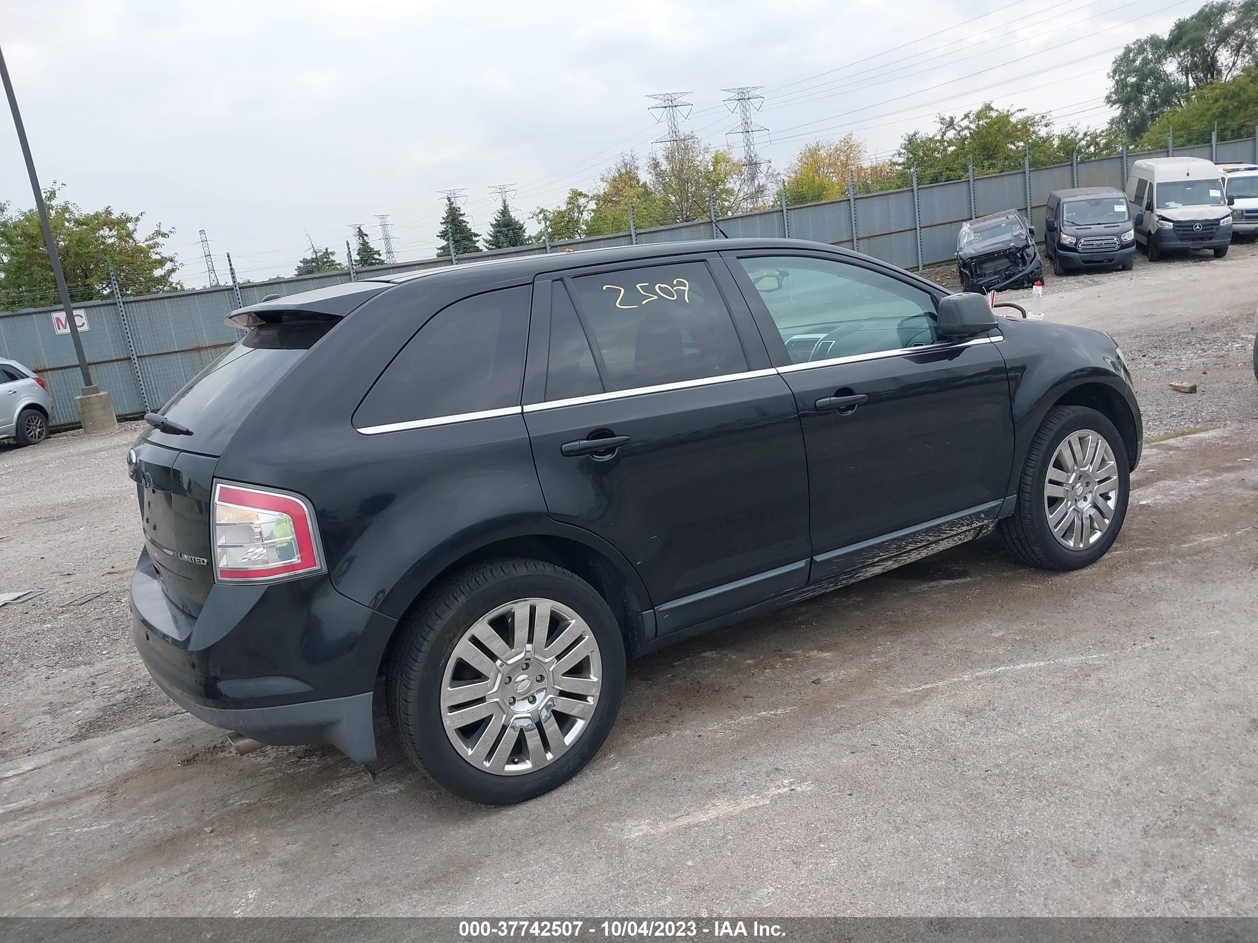 Photo 3 VIN: 2FMDK39C38BB45744 - FORD EDGE 