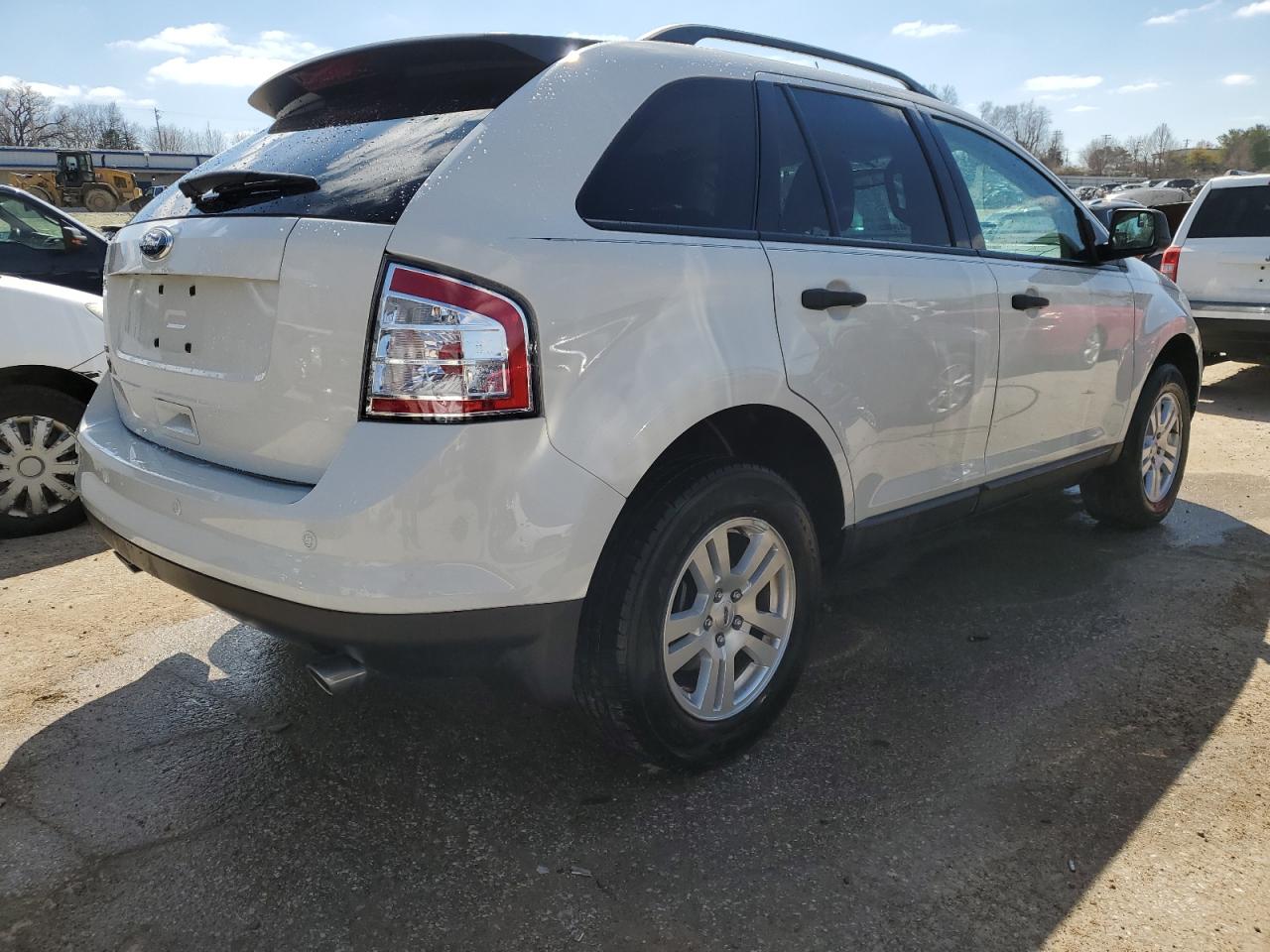 Photo 2 VIN: 2FMDK3GC3ABB34445 - FORD EDGE 