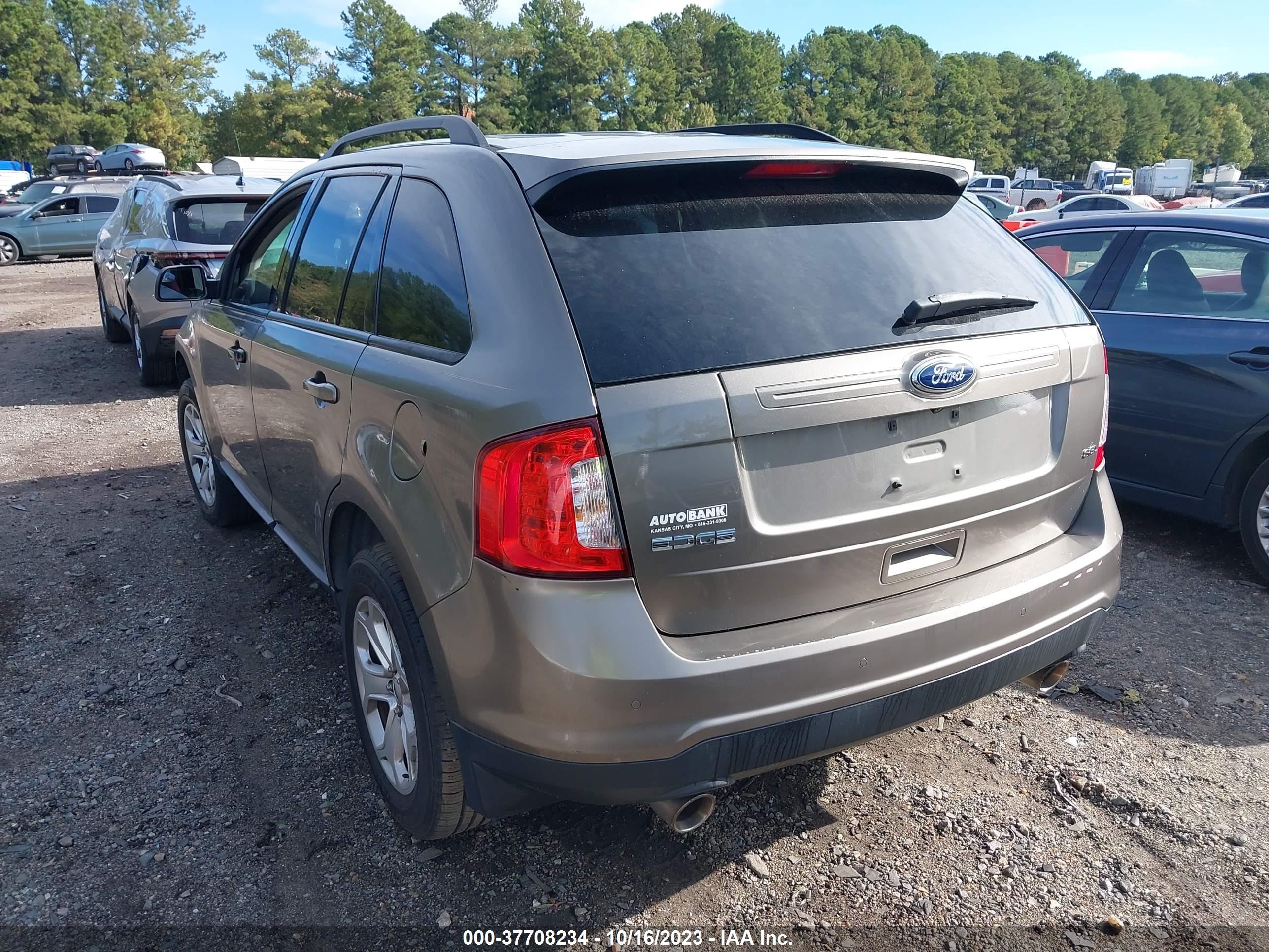 Photo 2 VIN: 2FMDK3JC2DBC80400 - FORD EDGE 