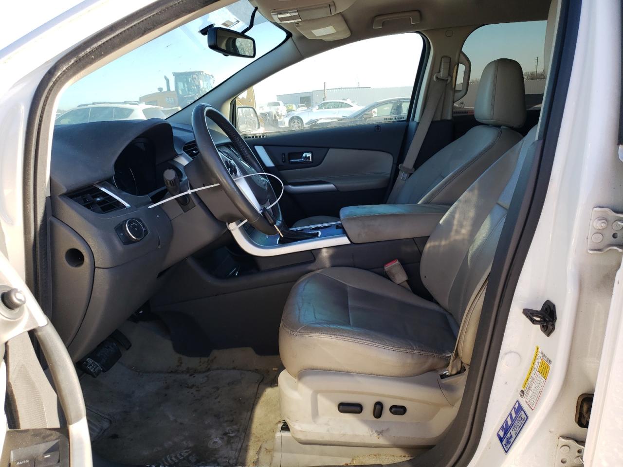 Photo 6 VIN: 2FMDK3JCXBBB24067 - FORD EDGE 