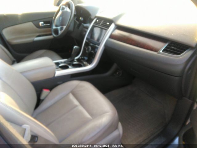 Photo 4 VIN: 2FMDK3K9XCBA01776 - FORD EDGE 