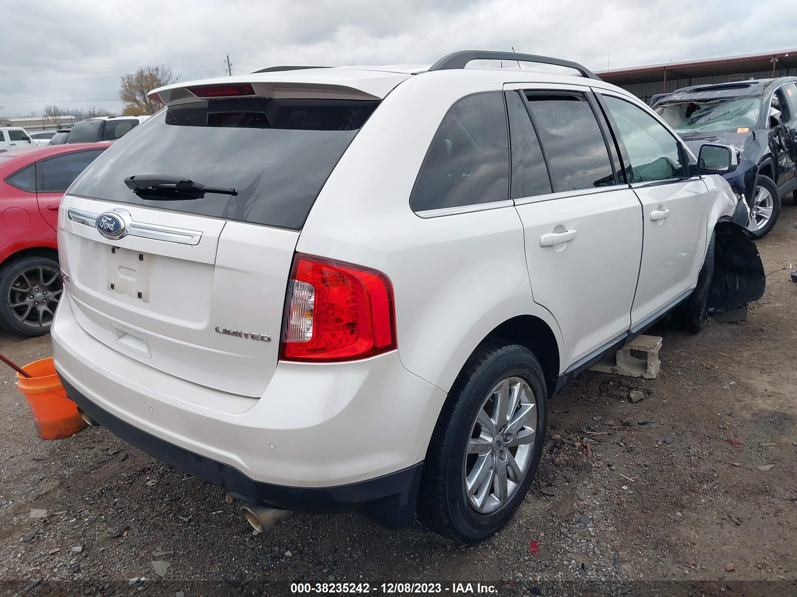 Photo 3 VIN: 2FMDK3KC0BBA72379 - FORD EDGE 