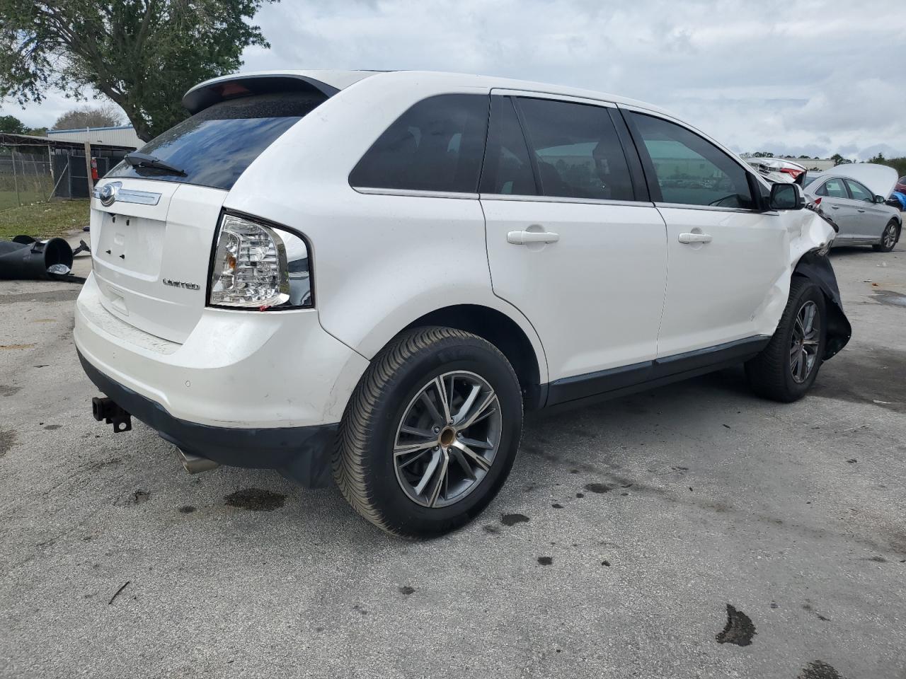 Photo 2 VIN: 2FMDK3KC2DBA93981 - FORD EDGE 