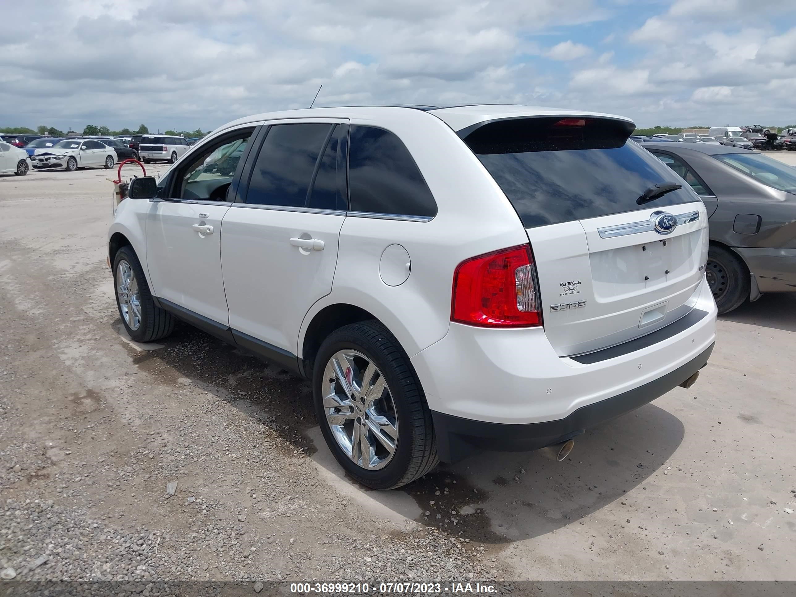 Photo 2 VIN: 2FMDK3KC3DBB25465 - FORD EDGE 