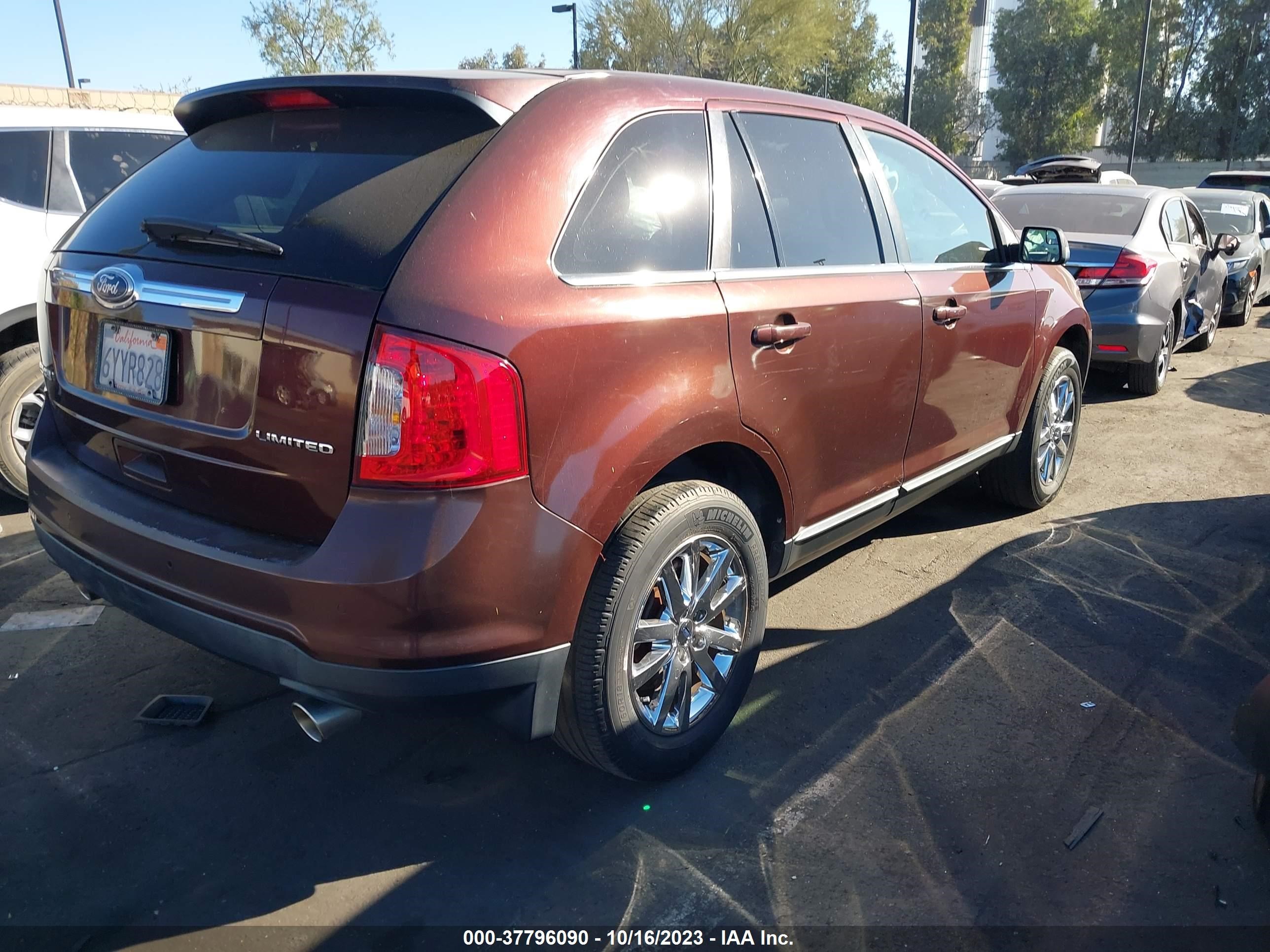 Photo 3 VIN: 2FMDK3KC9CBA50124 - FORD EDGE 