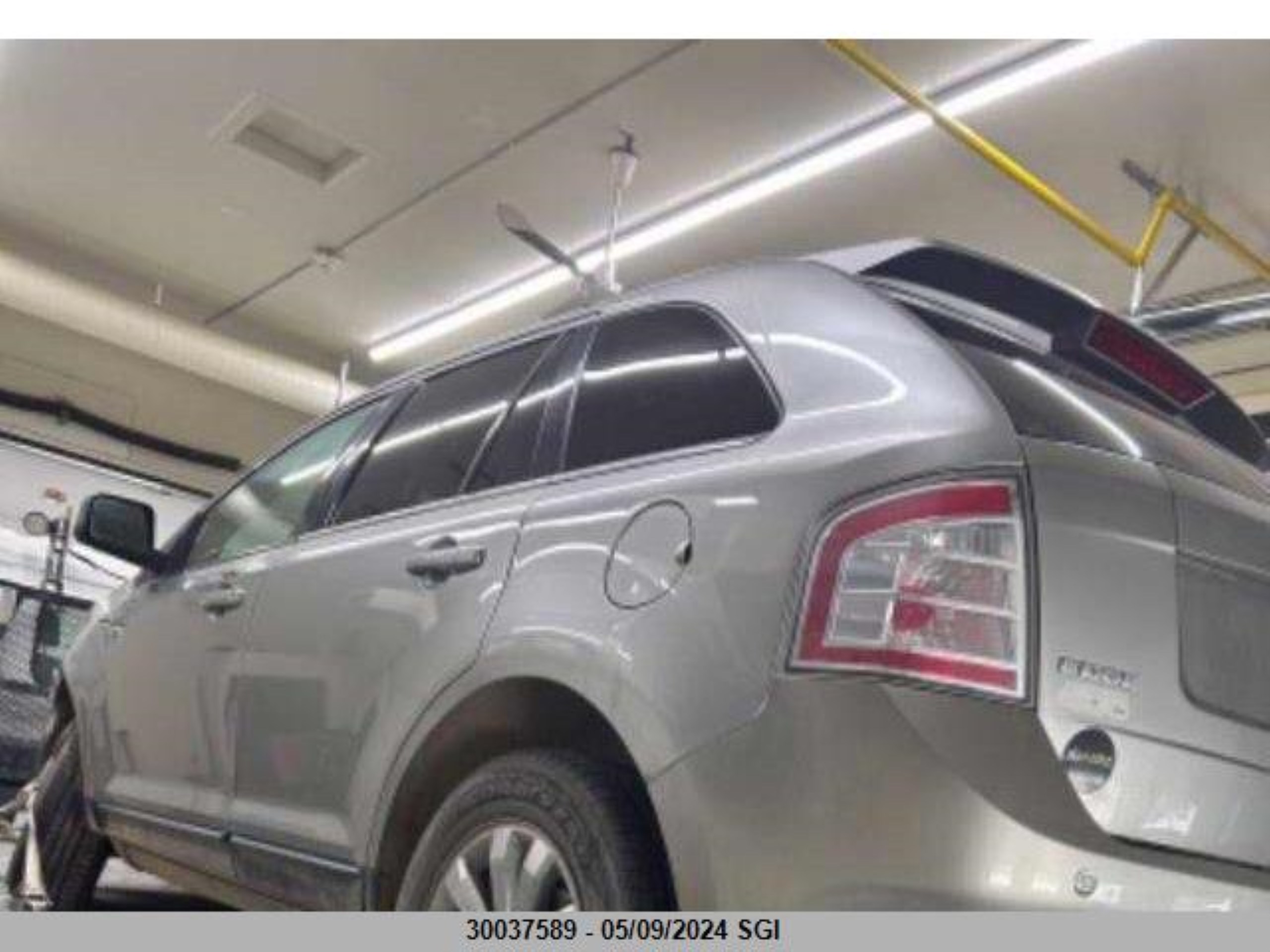 Photo 3 VIN: 2FMDK49CX8BB47822 - FORD EDGE 