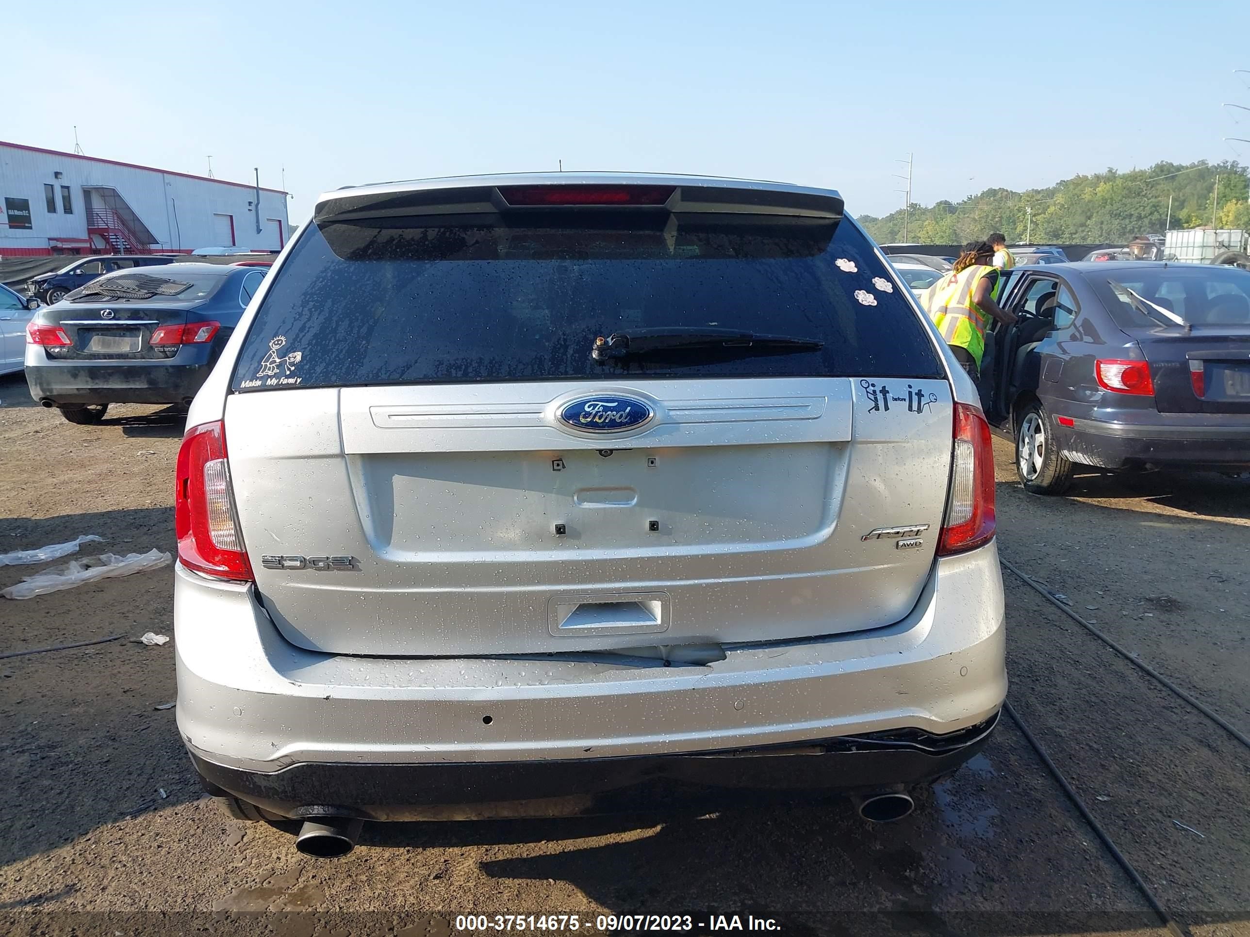 Photo 15 VIN: 2FMDK4AK4BBB38771 - FORD EDGE 