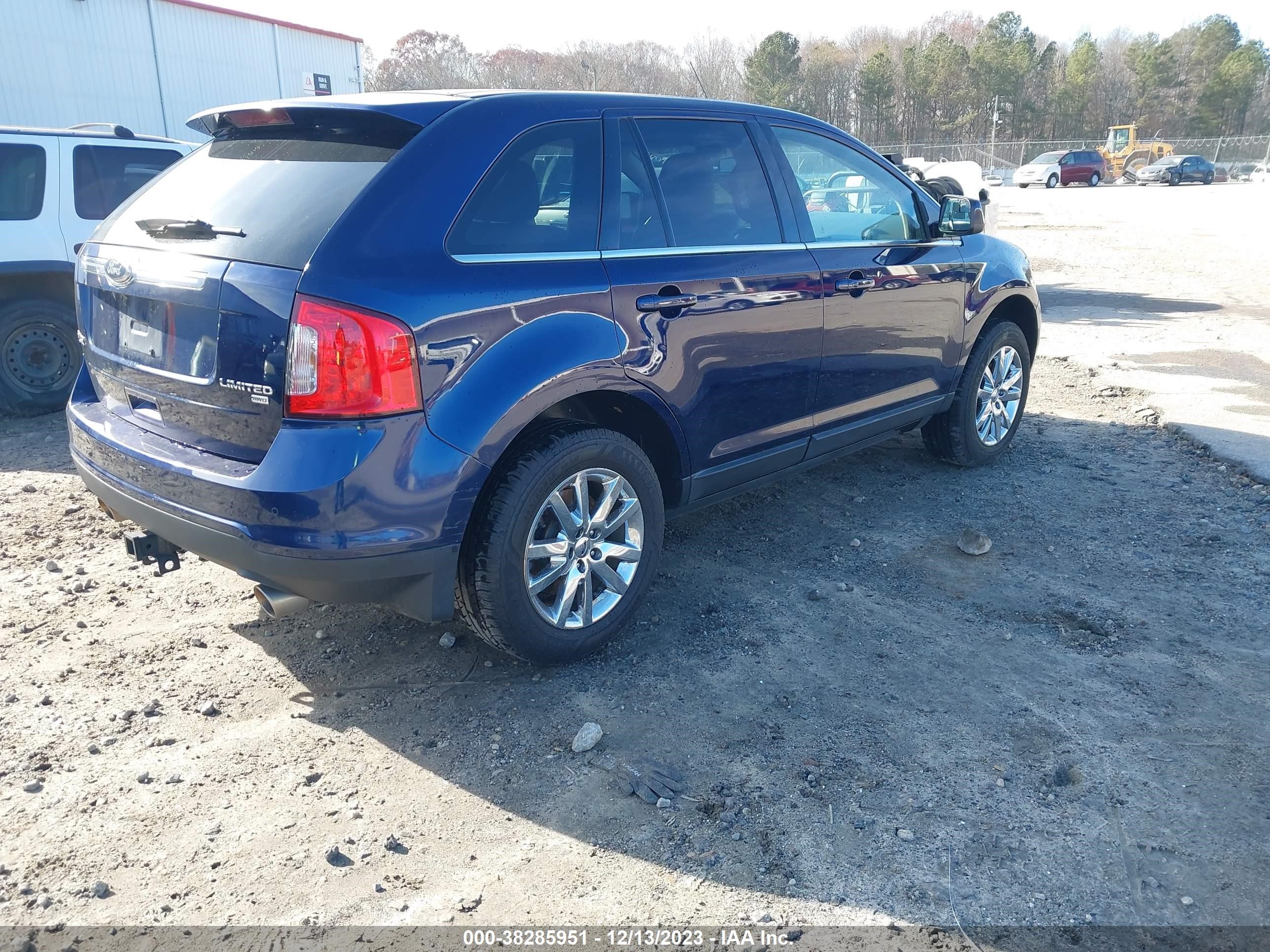 Photo 3 VIN: 2FMDK4KC8BBA01629 - FORD EDGE 