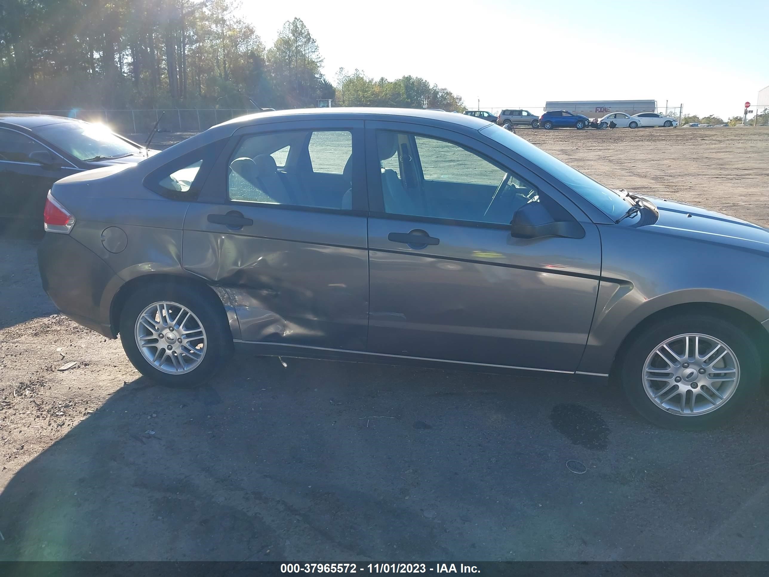 Photo 12 VIN: 2FMDK4KC9ABB12219 - FORD FOCUS 