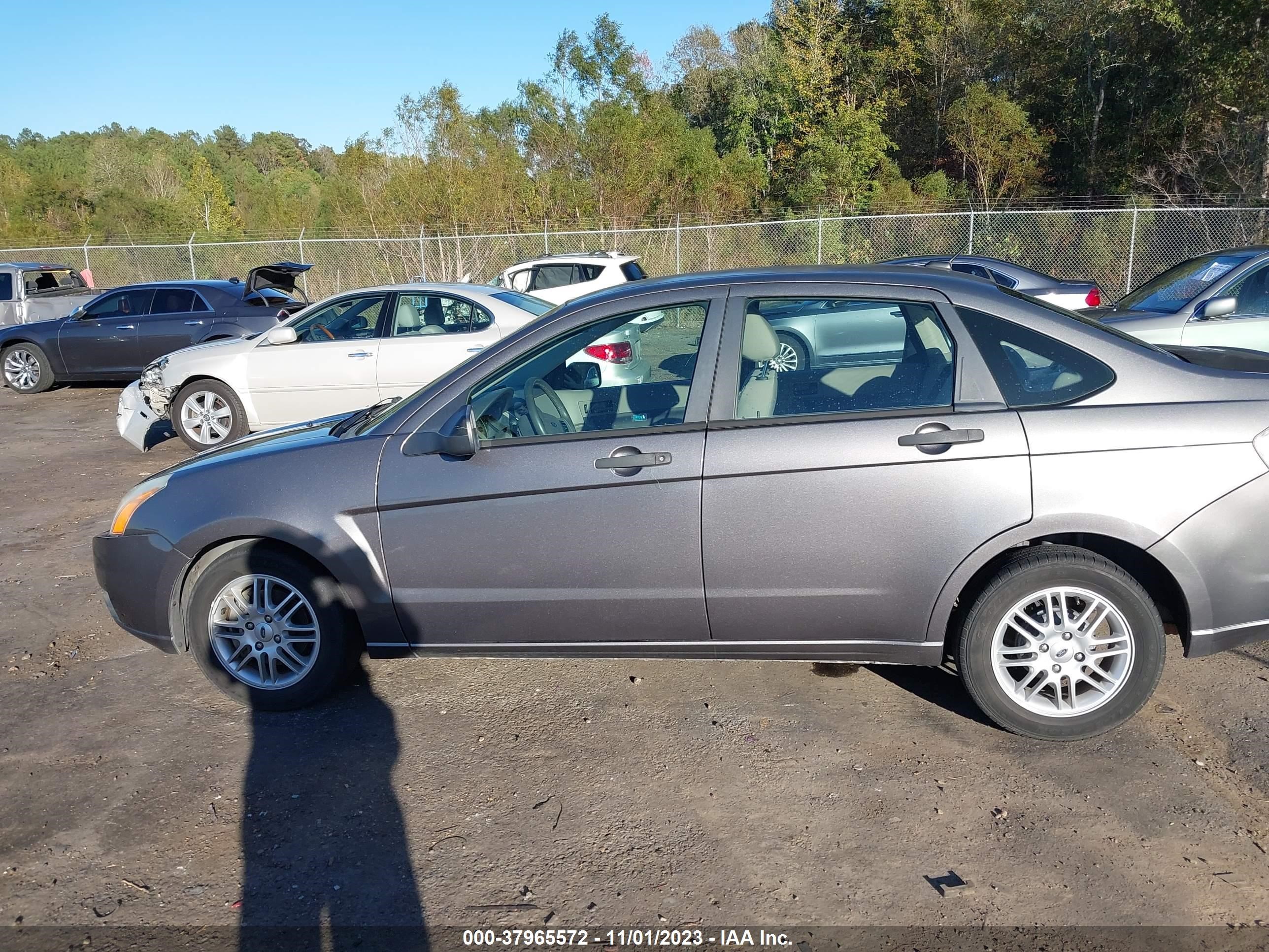 Photo 13 VIN: 2FMDK4KC9ABB12219 - FORD FOCUS 