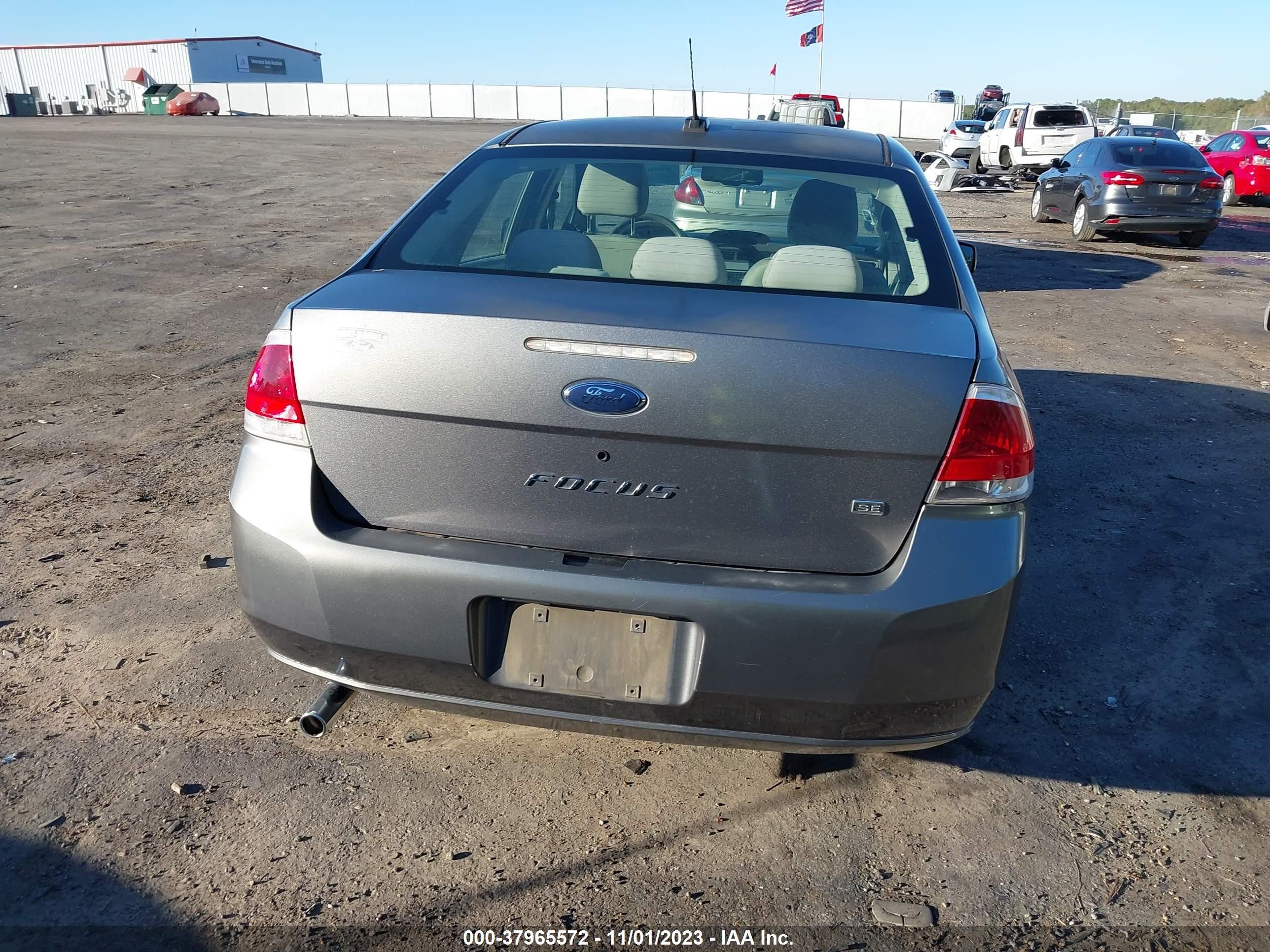 Photo 15 VIN: 2FMDK4KC9ABB12219 - FORD FOCUS 