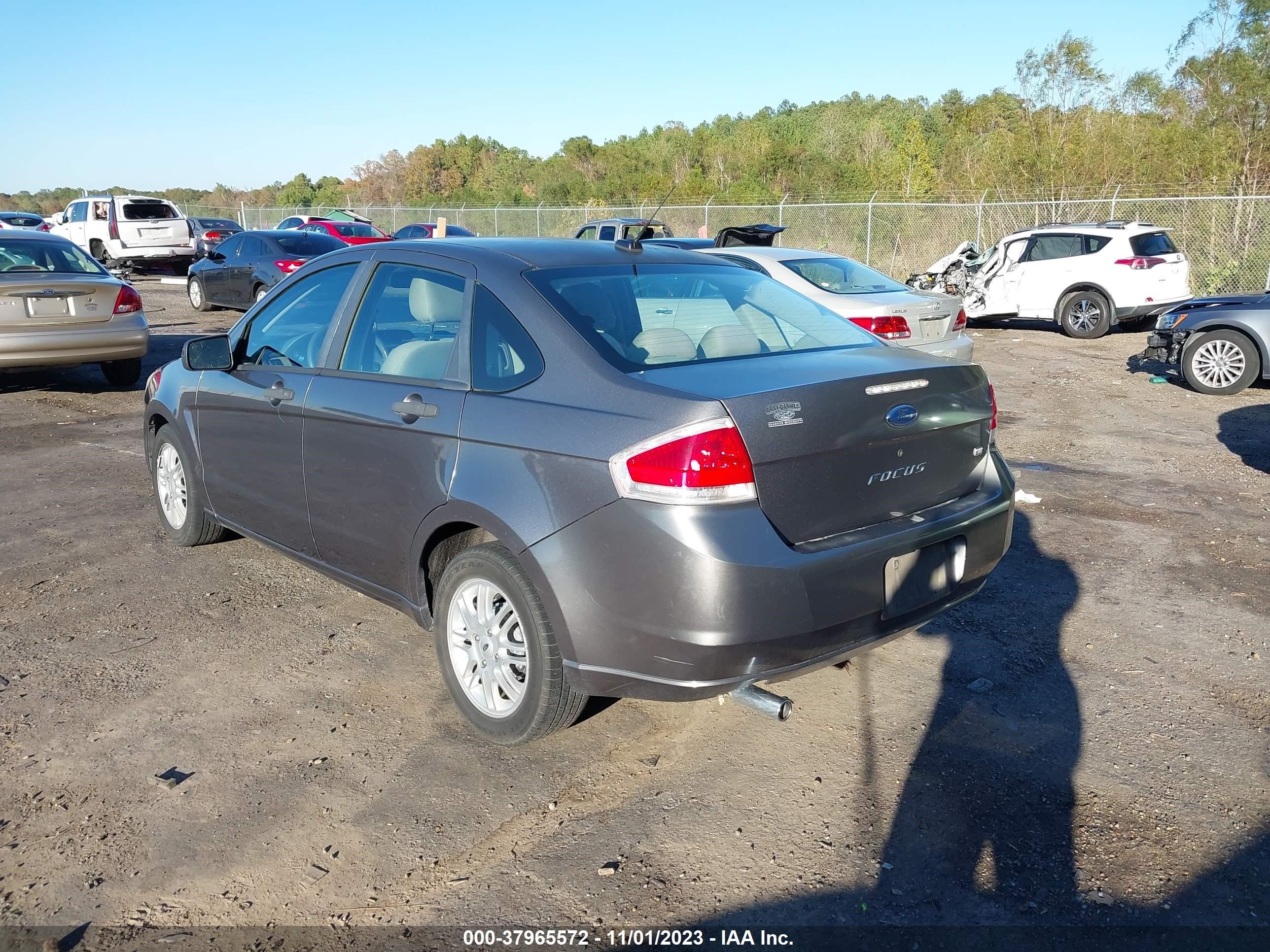 Photo 2 VIN: 2FMDK4KC9ABB12219 - FORD FOCUS 