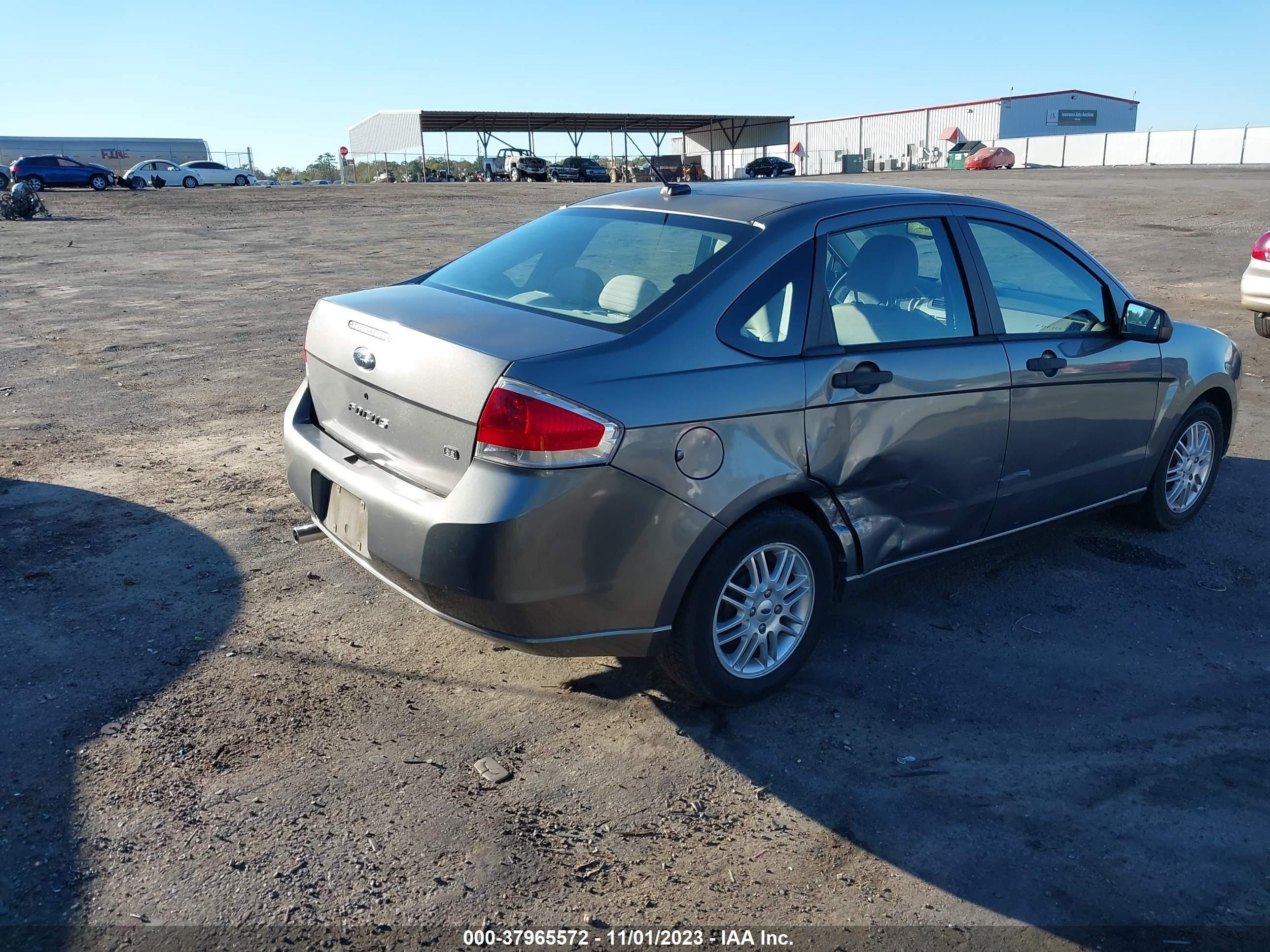 Photo 3 VIN: 2FMDK4KC9ABB12219 - FORD FOCUS 