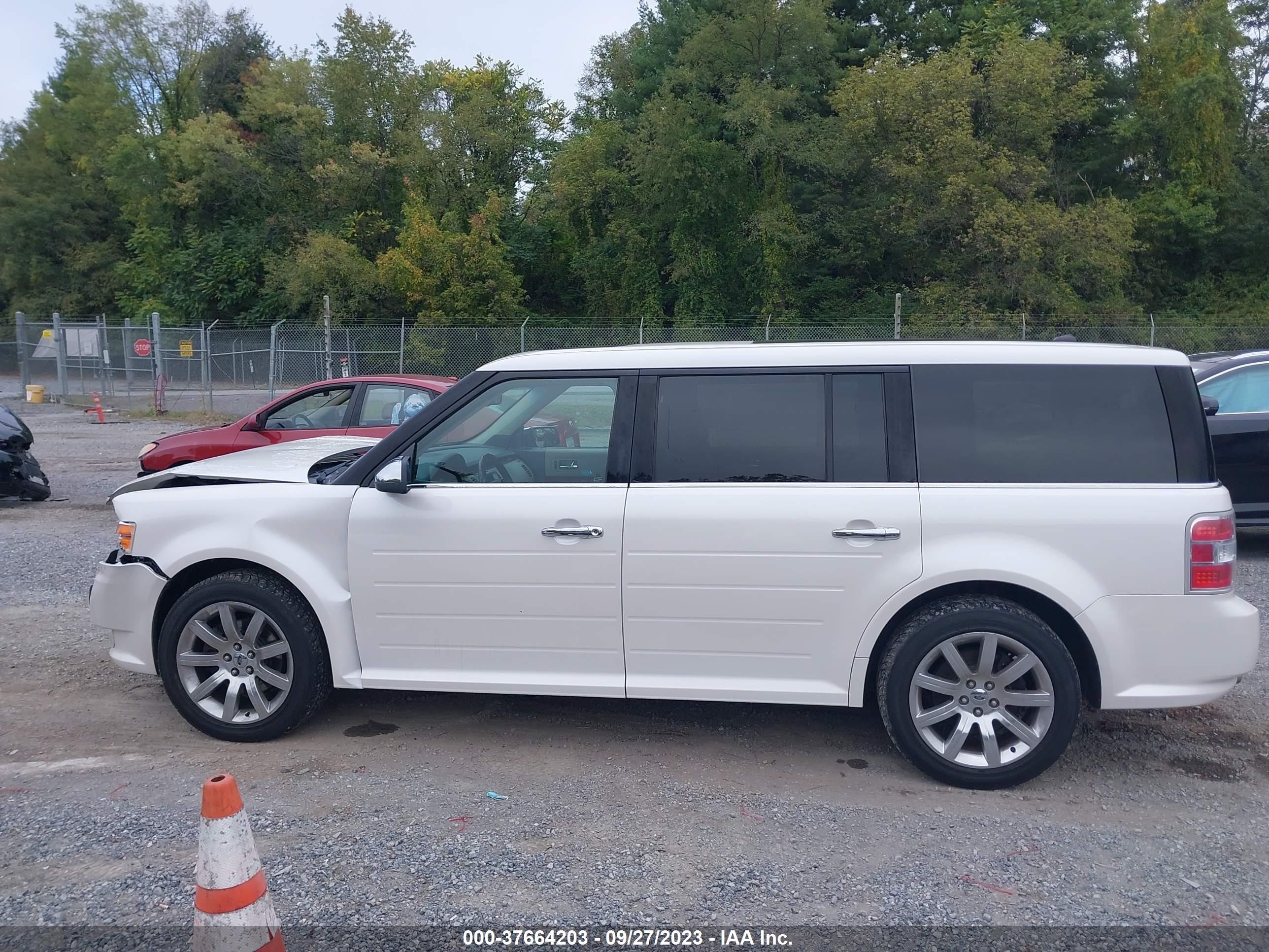 Photo 13 VIN: 2FMDK53C89BA12208 - FORD FLEX 