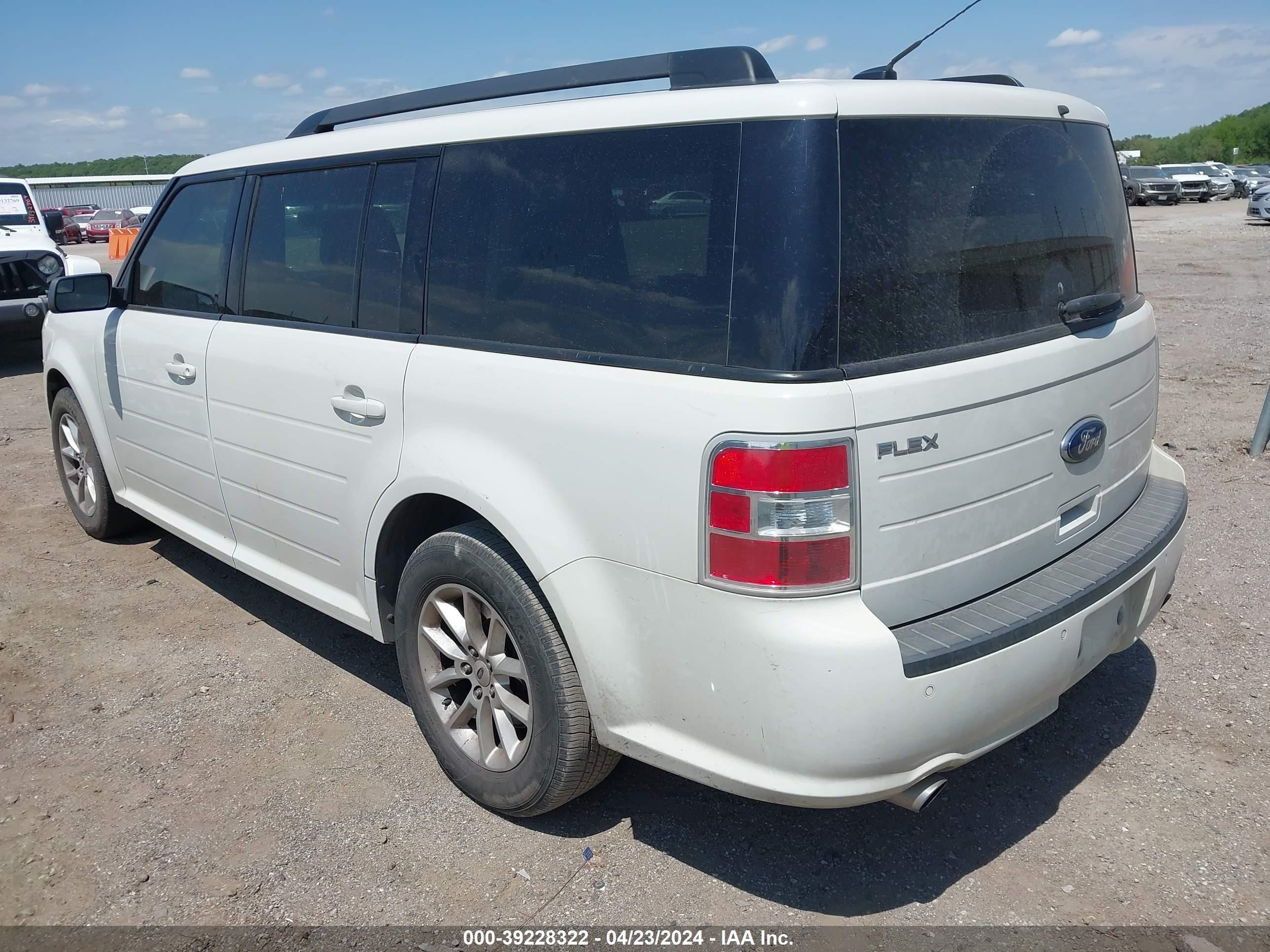 Photo 2 VIN: 2FMGK5B82EBD07647 - FORD FLEX 