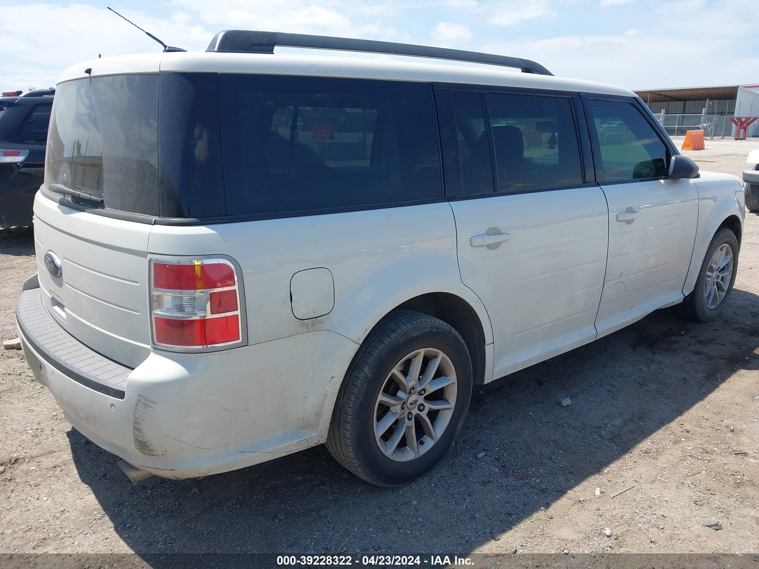 Photo 3 VIN: 2FMGK5B82EBD07647 - FORD FLEX 