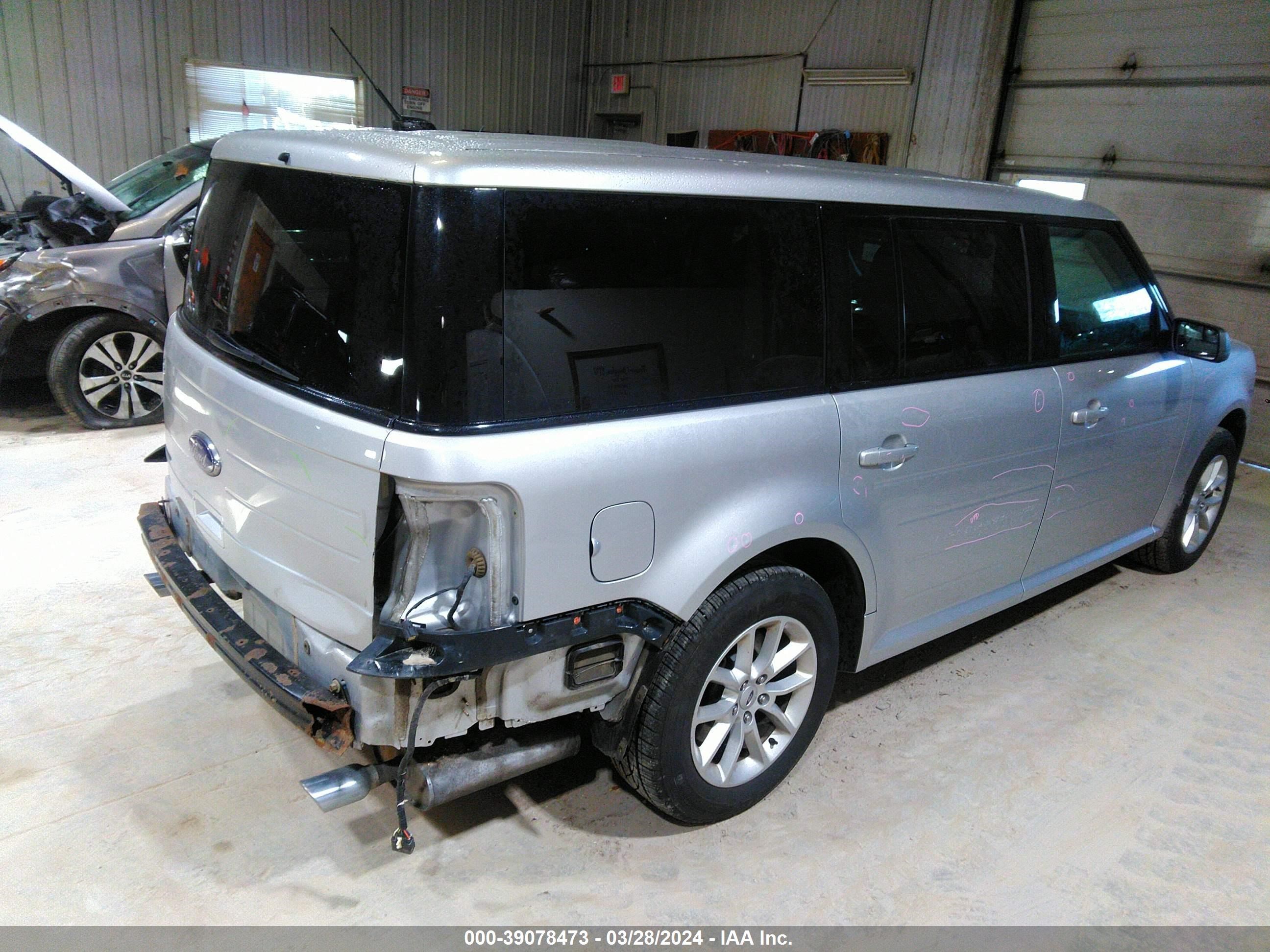 Photo 3 VIN: 2FMGK5B88EBD37056 - FORD FLEX 