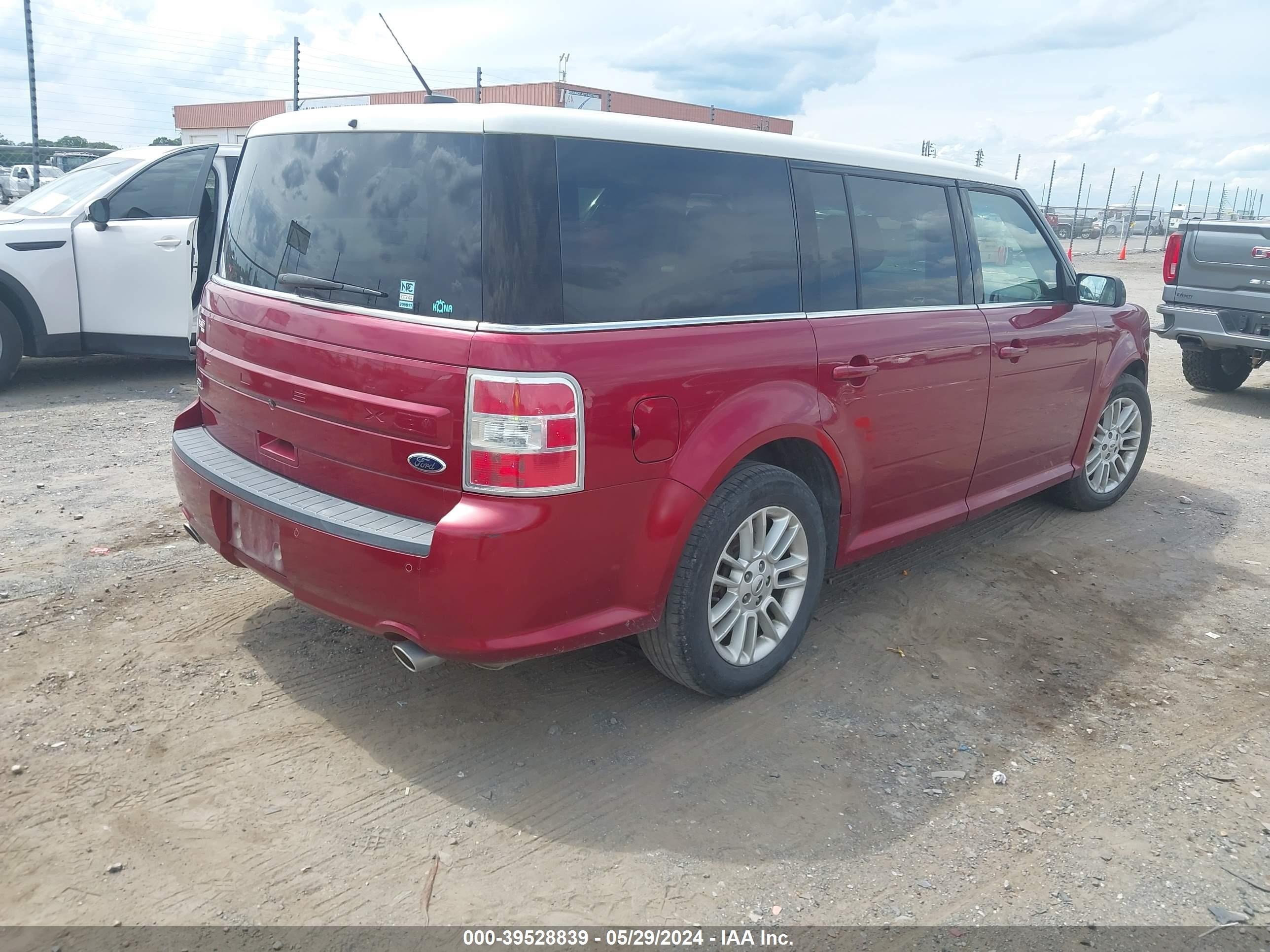 Photo 3 VIN: 2FMGK5C81EBD14197 - FORD FLEX 