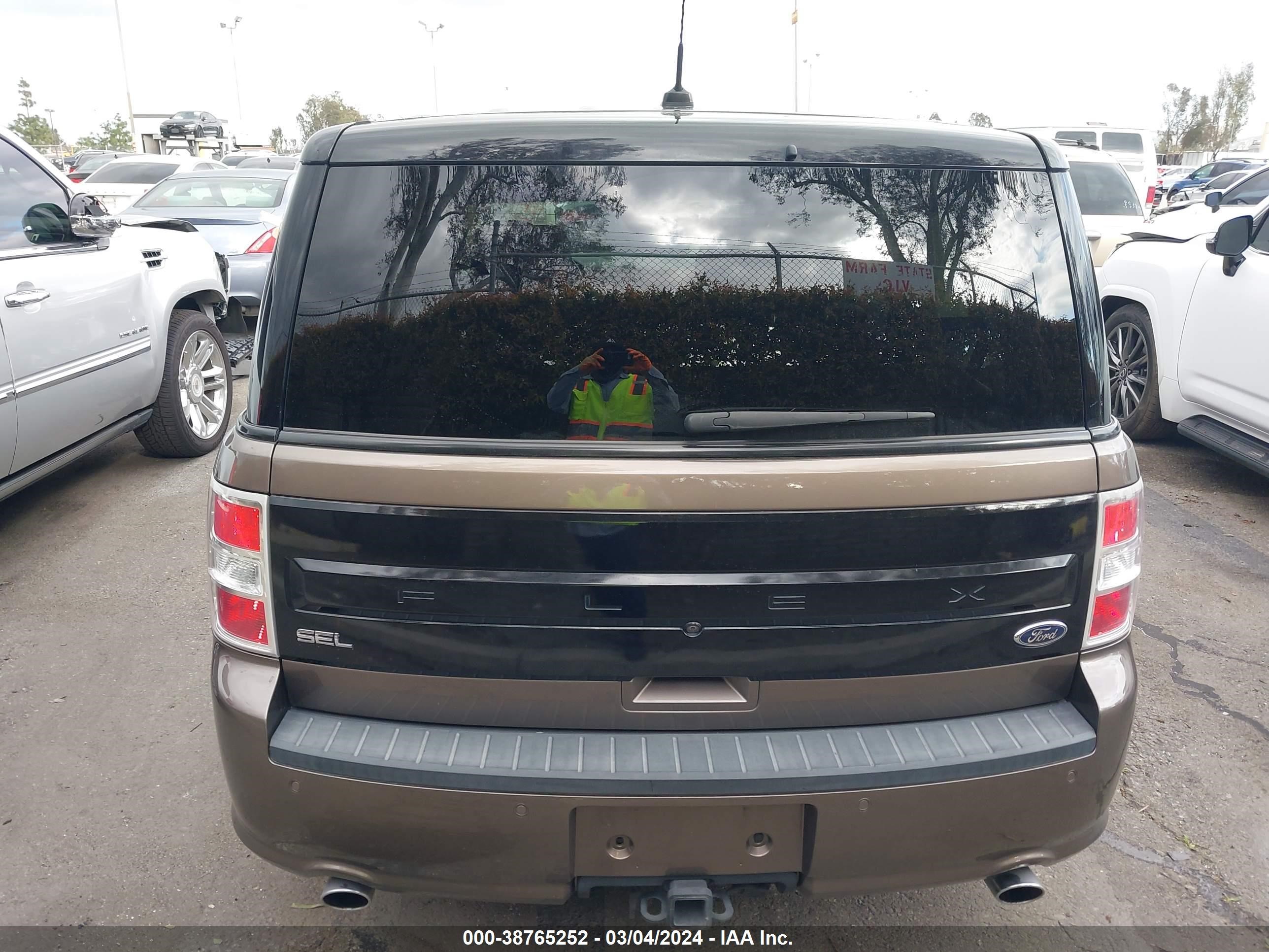 Photo 16 VIN: 2FMGK5C82KBA02143 - FORD FLEX 