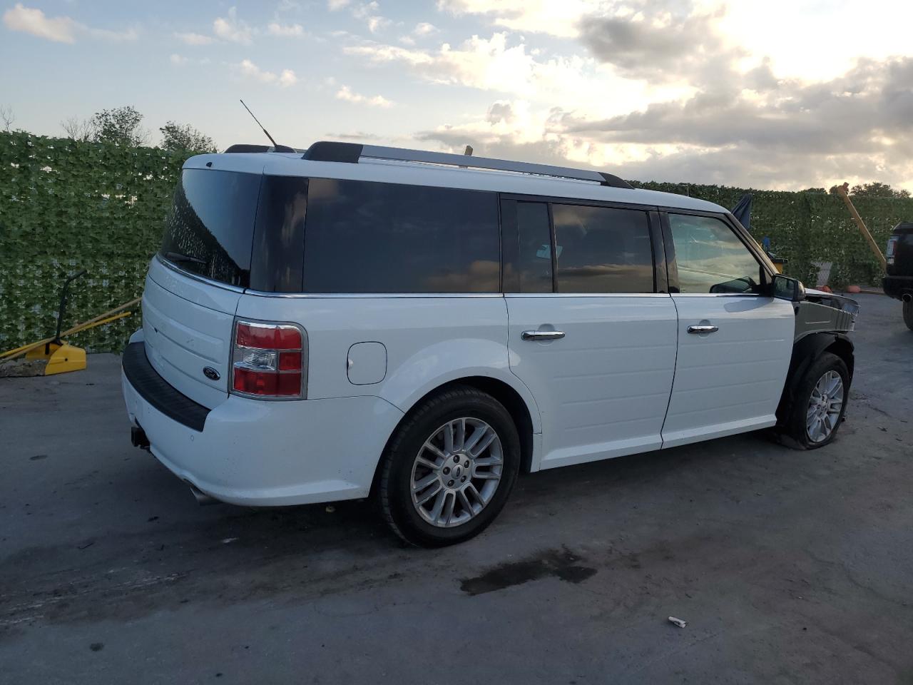 Photo 2 VIN: 2FMGK5C8XGBA21580 - FORD FLEX 