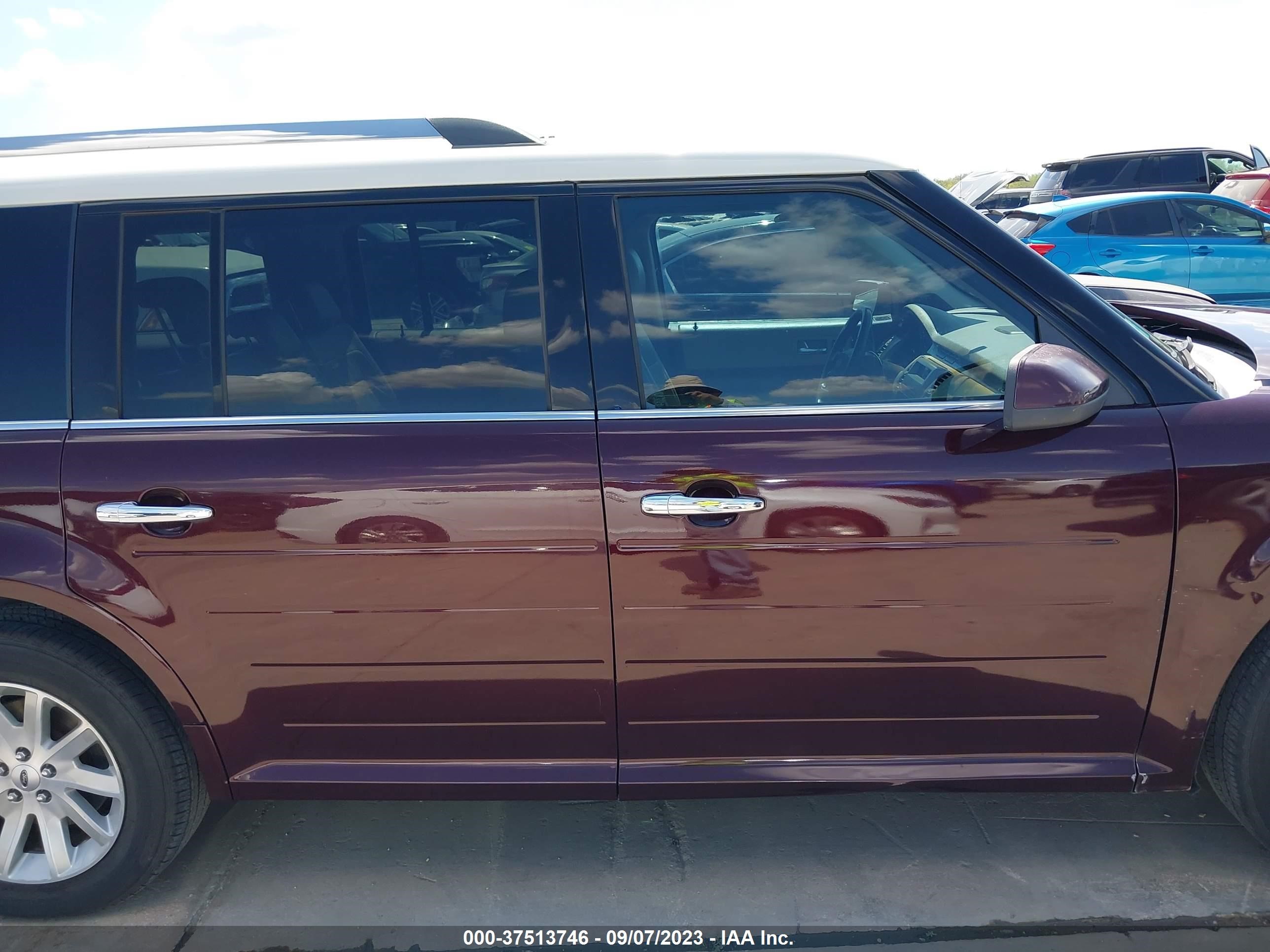 Photo 12 VIN: 2FMGK5CC9BBD00760 - FORD FLEX 