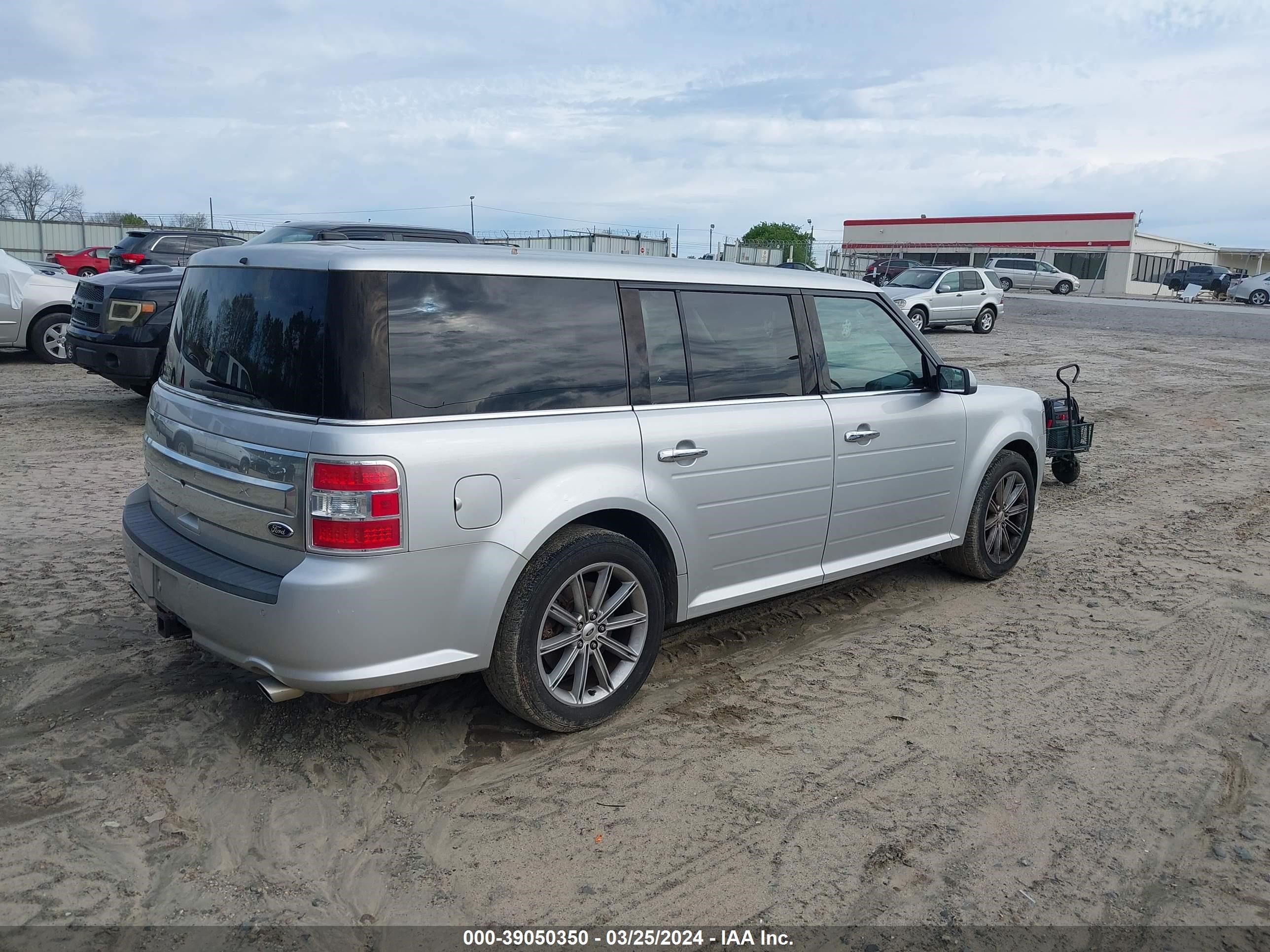 Photo 3 VIN: 2FMGK5D84EBD11339 - FORD FLEX 