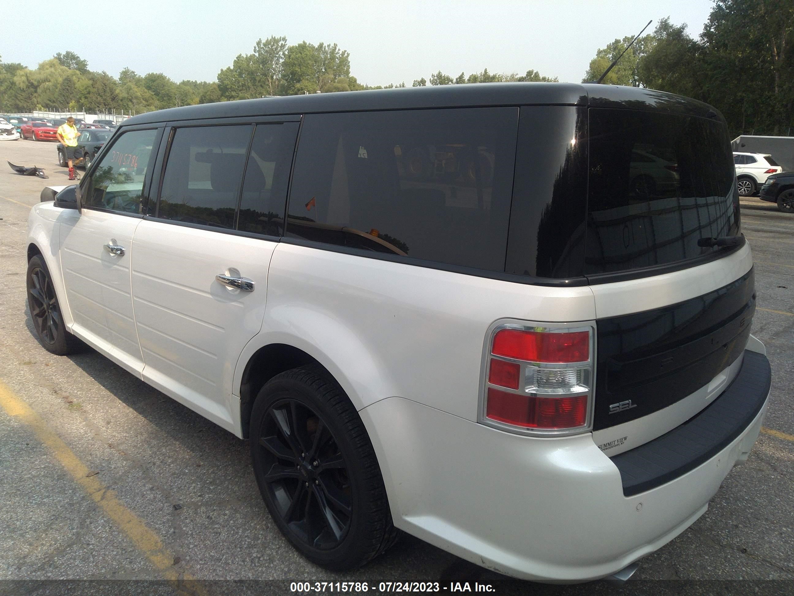 Photo 2 VIN: 2FMHK6C83GBA01567 - FORD FLEX 