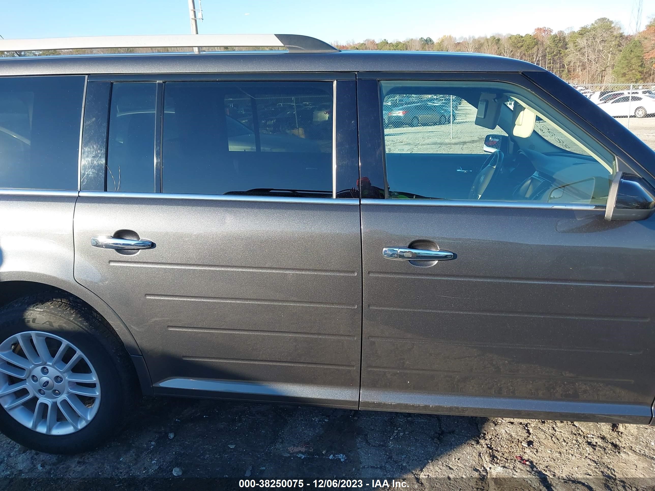 Photo 12 VIN: 2FMHK6C84FBA08123 - FORD FLEX 