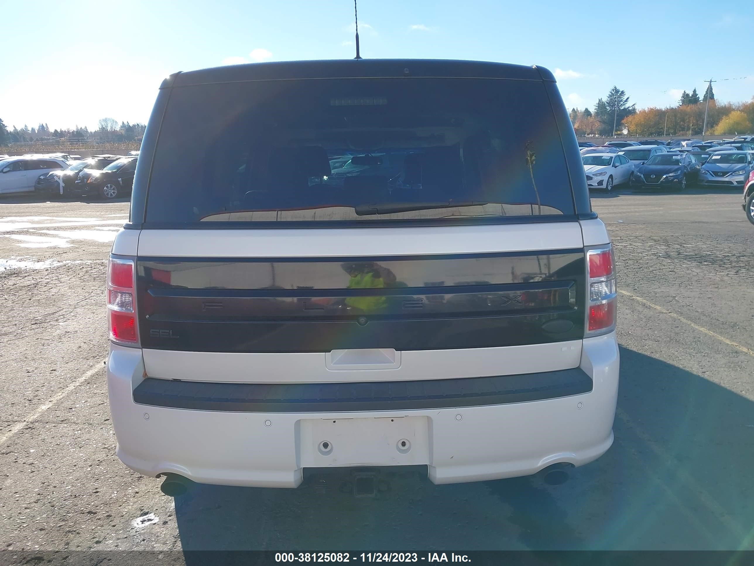 Photo 15 VIN: 2FMHK6C88GBA01953 - FORD FLEX 